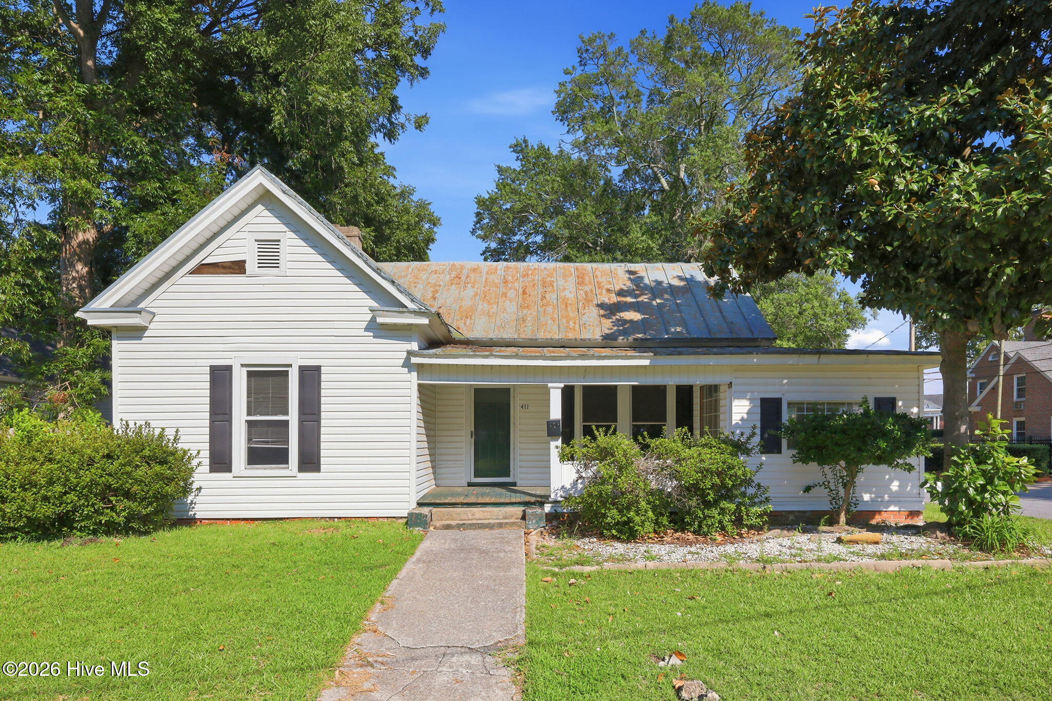 411 Latham Street Property Photo 1
