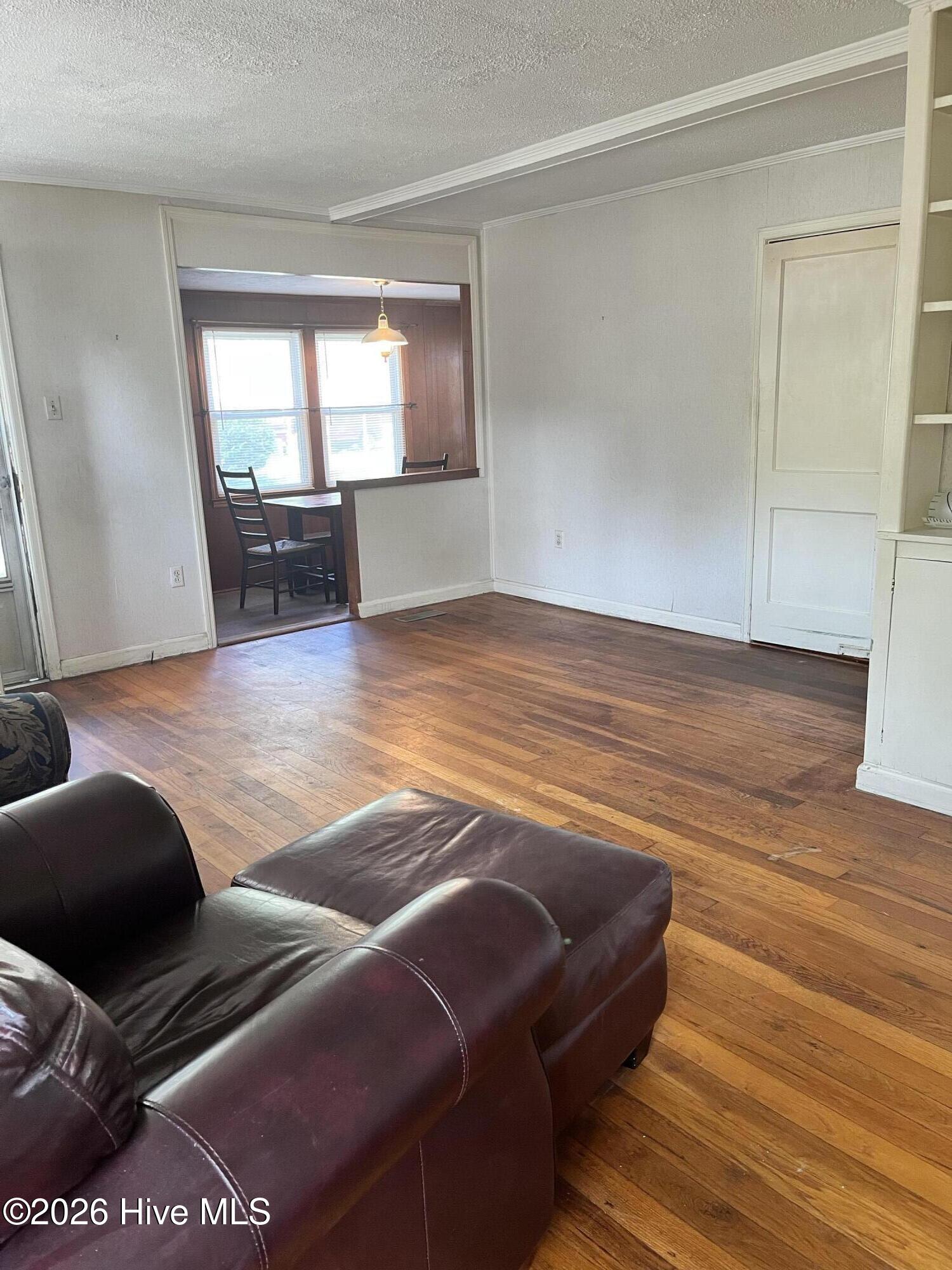 206 Midland Way Property Photo 5