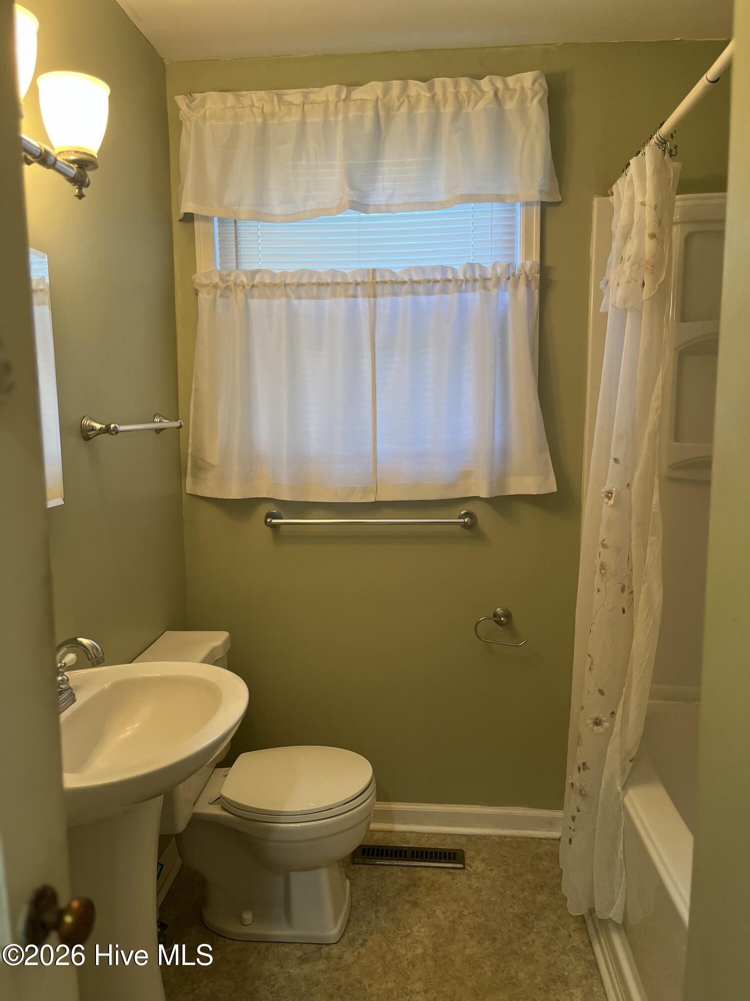 206 Midland Way Property Photo 12