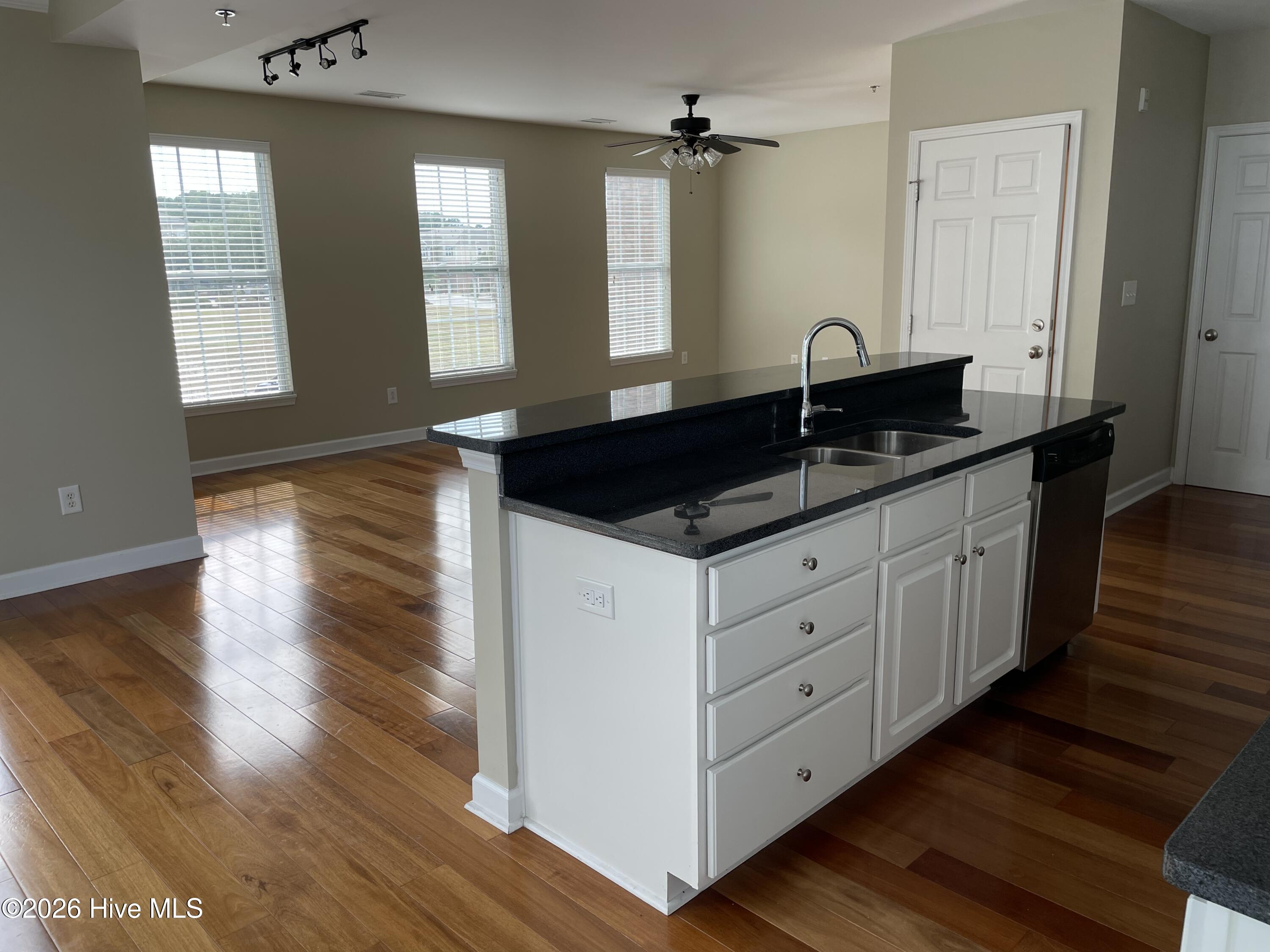 1790 Queen Anne Unit 1 Property Photo 11