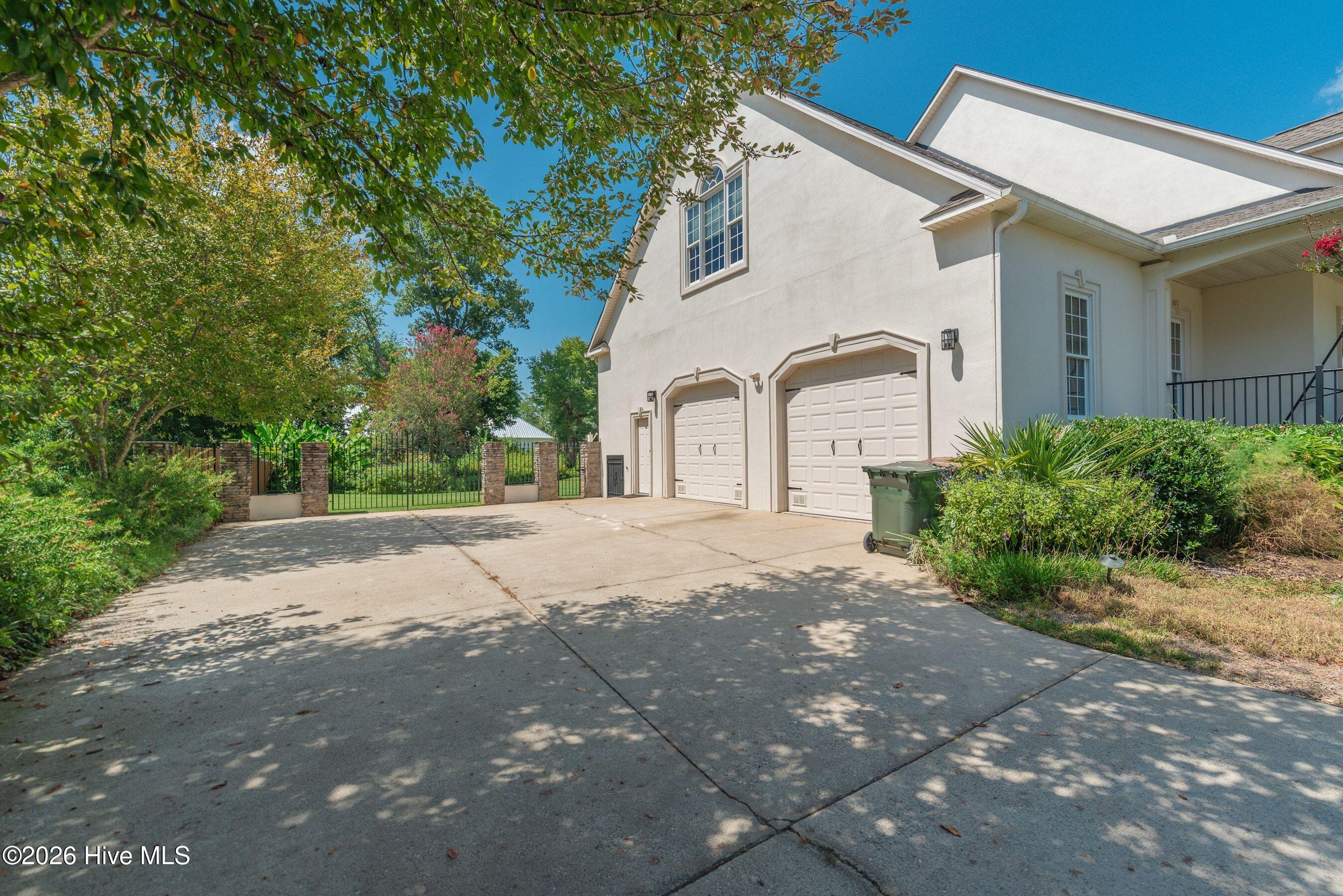 270 Rivernorth Drive Property Photo 4