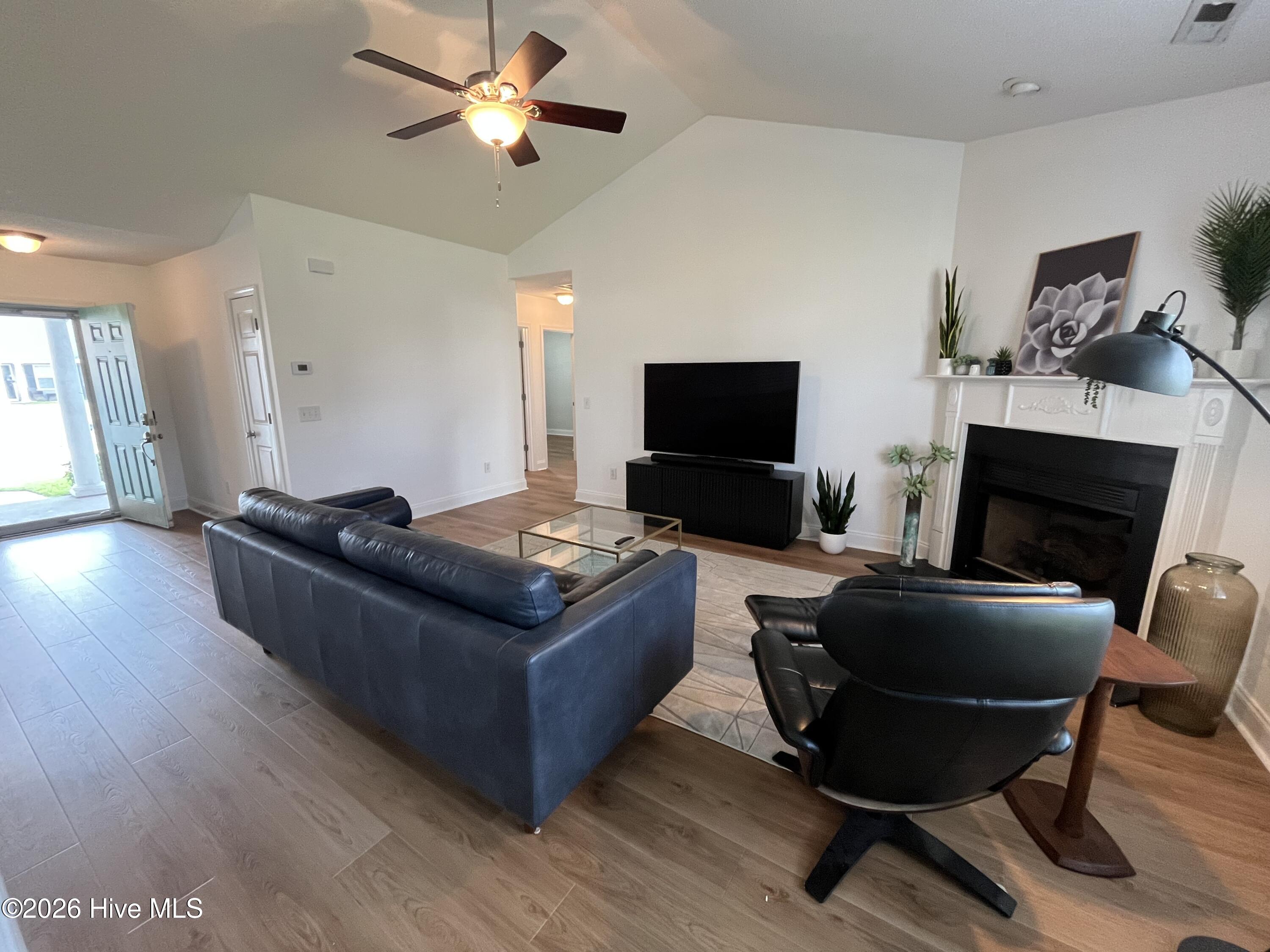 642 Hillside Drive Property Photo 6