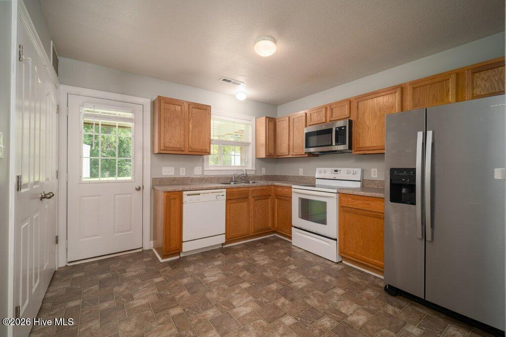 700 Streamwood Drive Property Photo 9