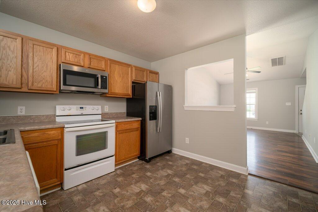 700 Streamwood Drive Property Photo 10