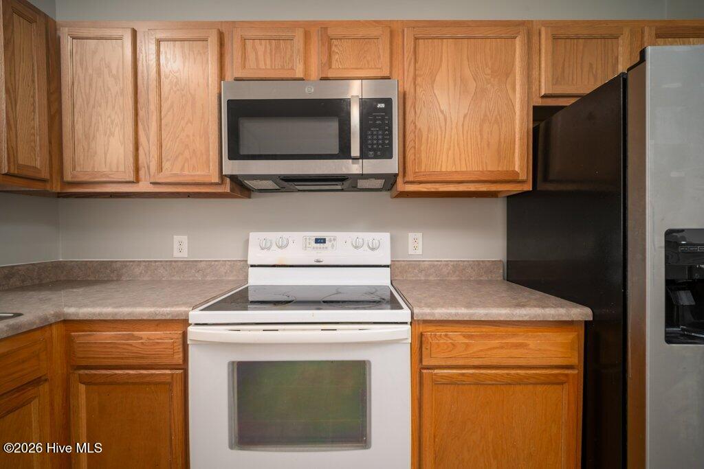 700 Streamwood Drive Property Photo 11