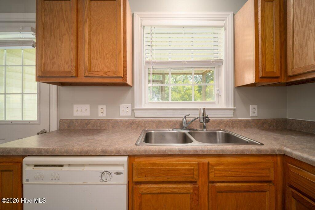 700 Streamwood Drive Property Photo 12