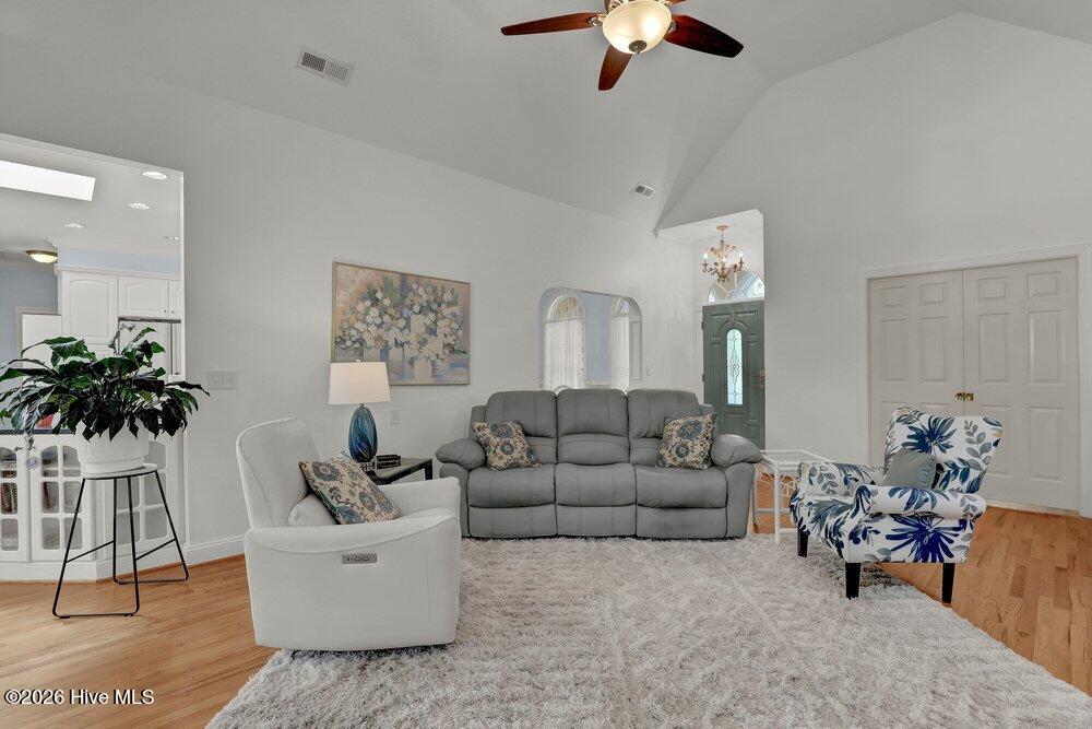 615 Ravenswood Road Property Photo 6