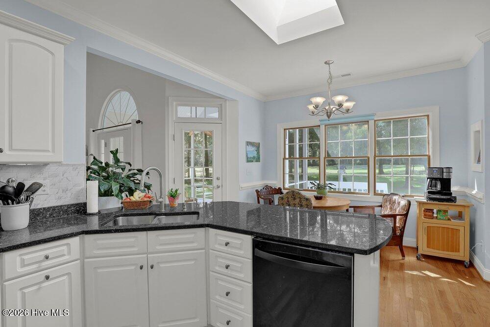 615 Ravenswood Road Property Photo 7