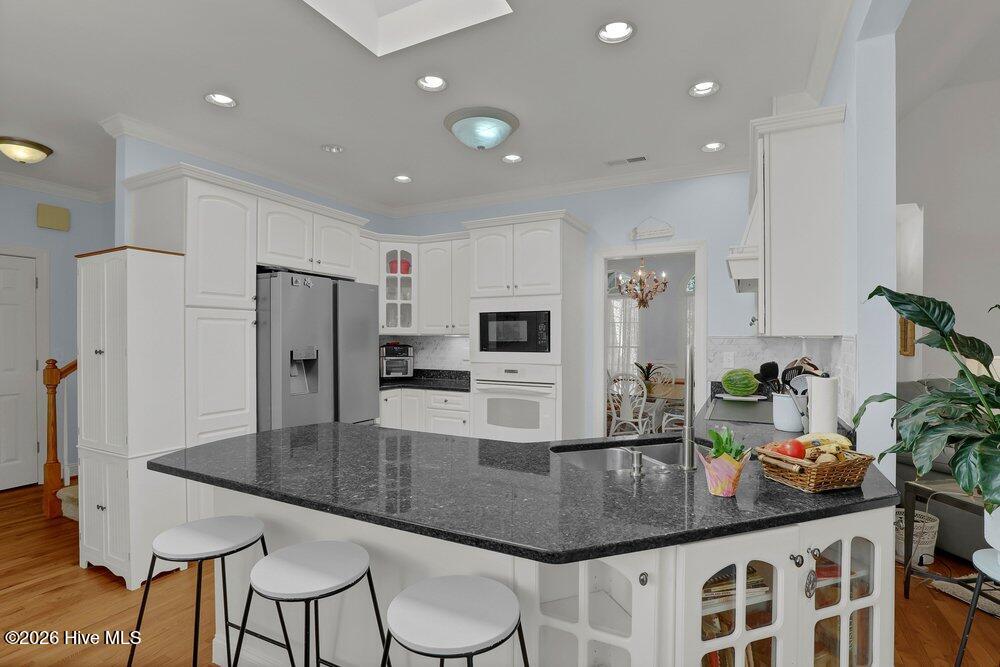 615 Ravenswood Road Property Photo 8