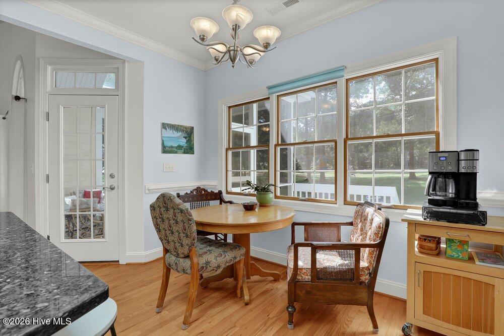 615 Ravenswood Road Property Photo 10