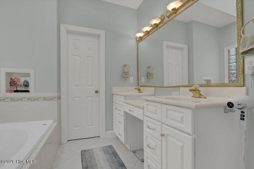 615 Ravenswood Road Property Photo 18