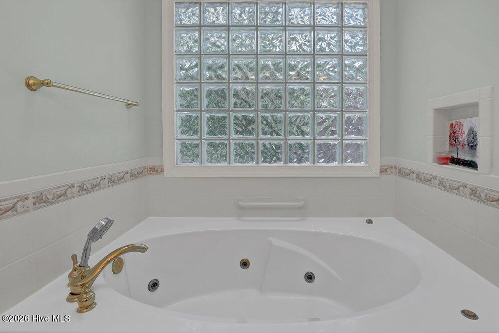 615 Ravenswood Road Property Photo 19