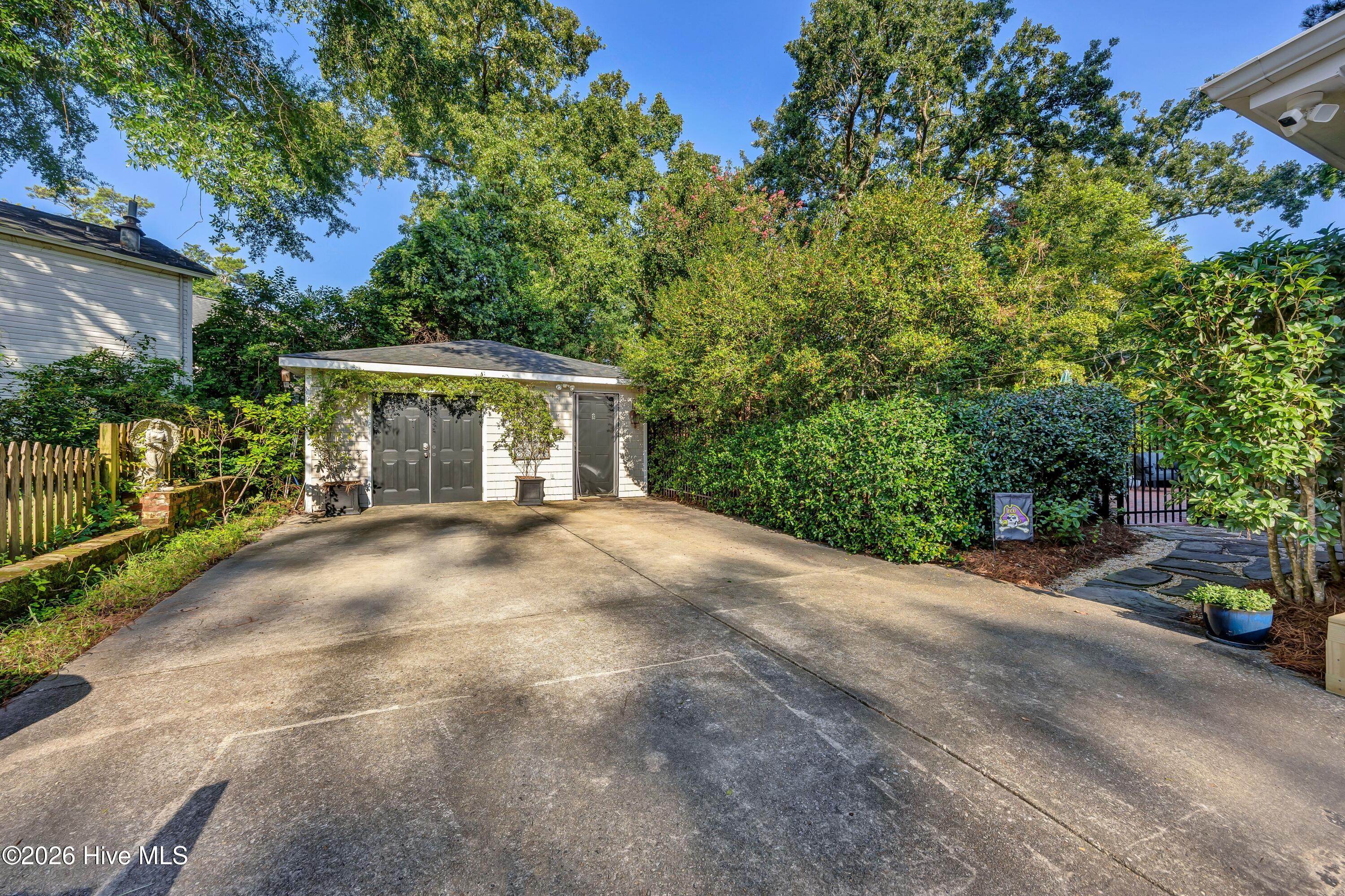 318 Colonial Drive Property Photo 46