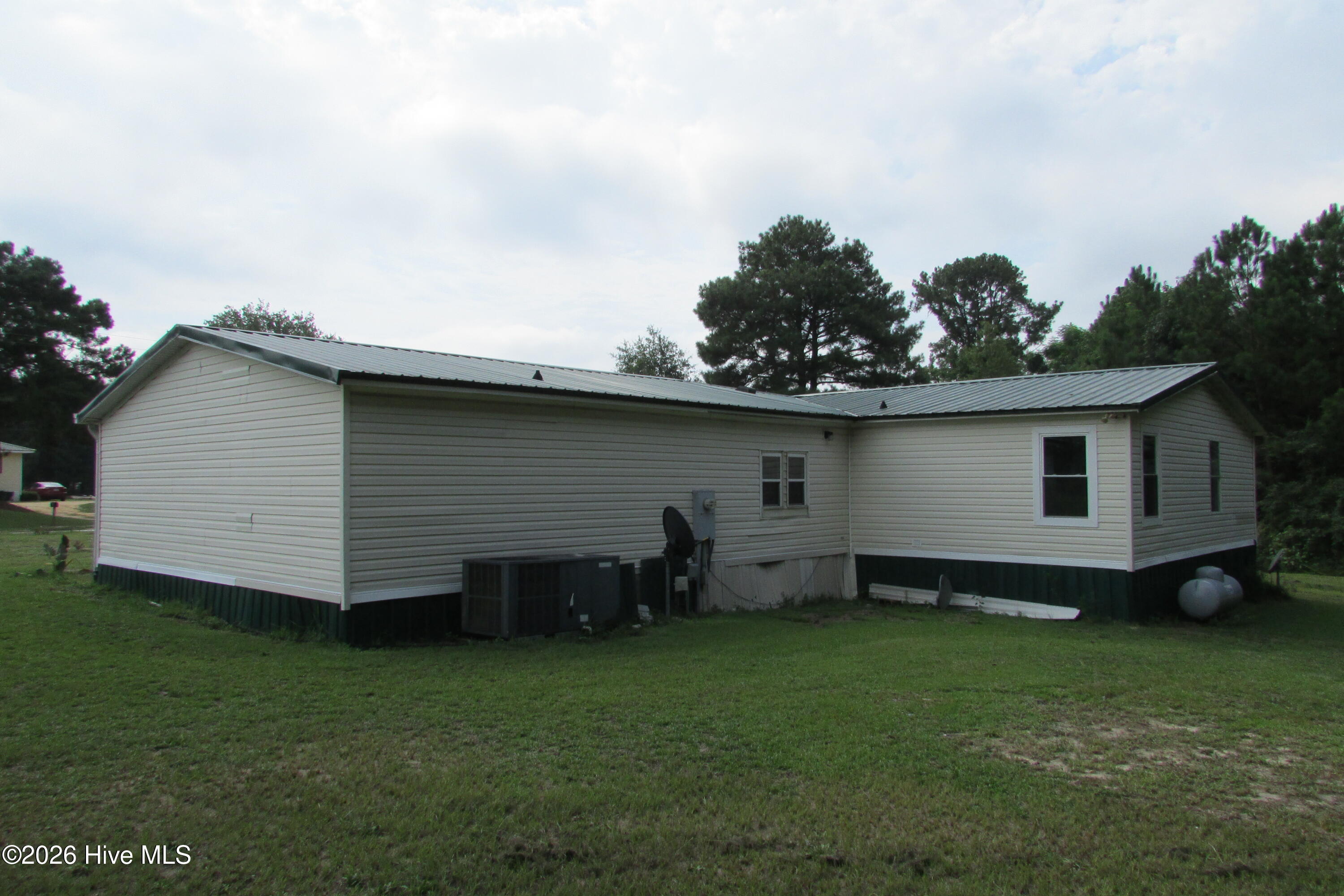 913 Isaac Road Property Photo 5