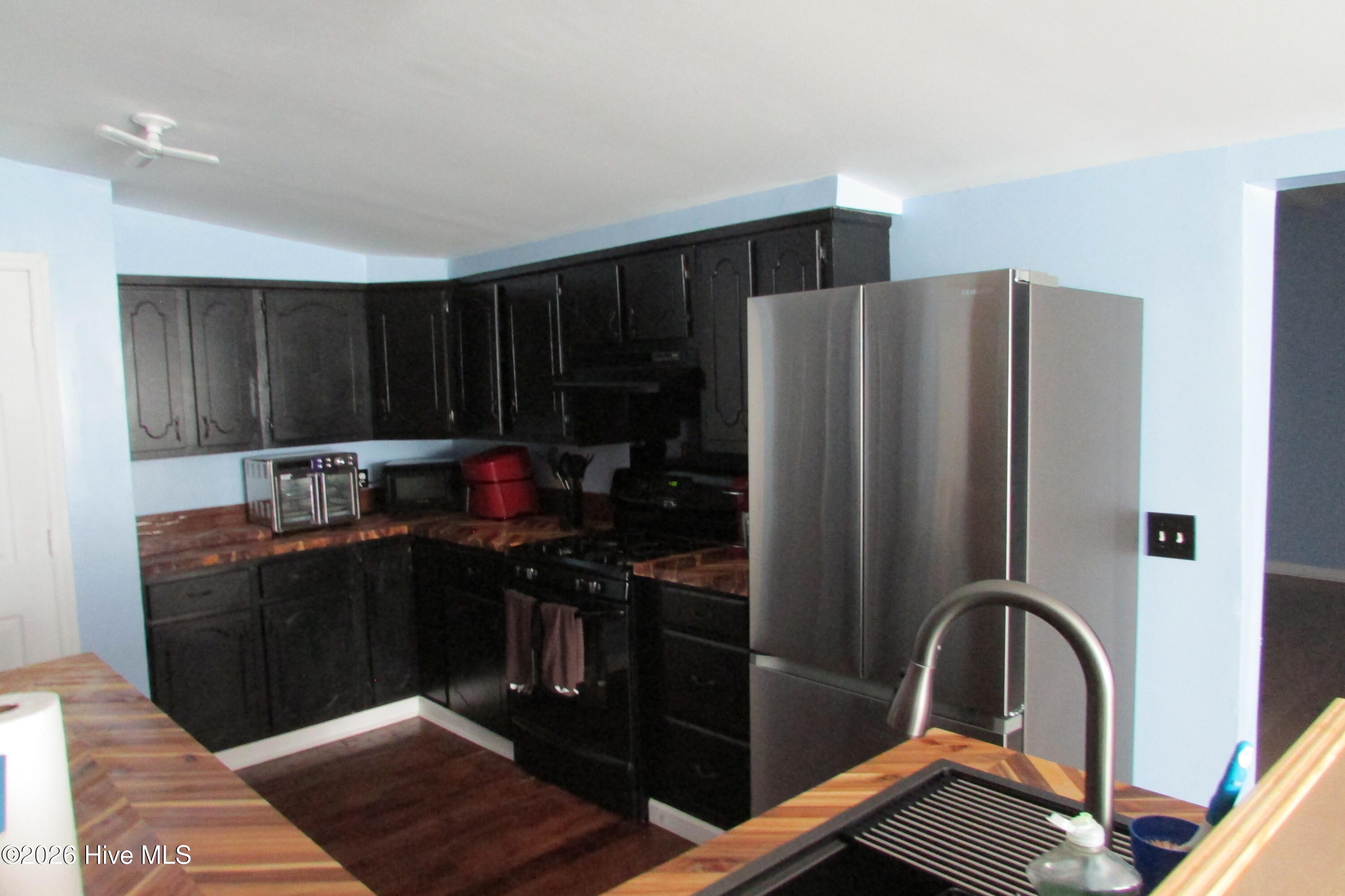 913 Isaac Road Property Photo 9