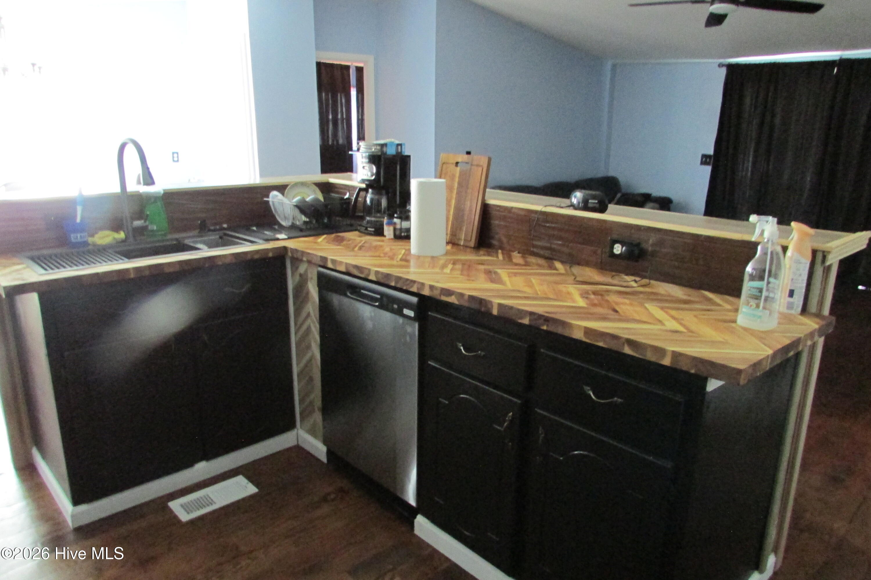 913 Isaac Road Property Photo 12