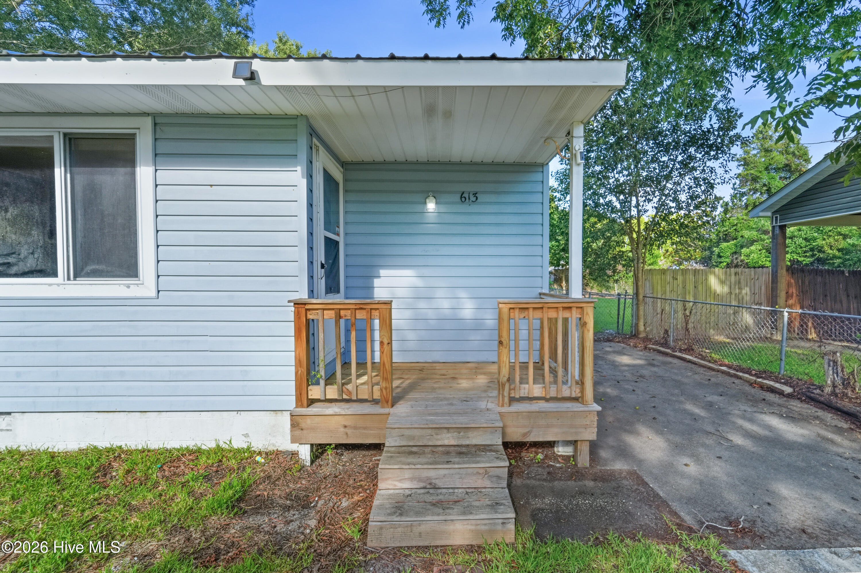 613 Elm Street Property Photo 2