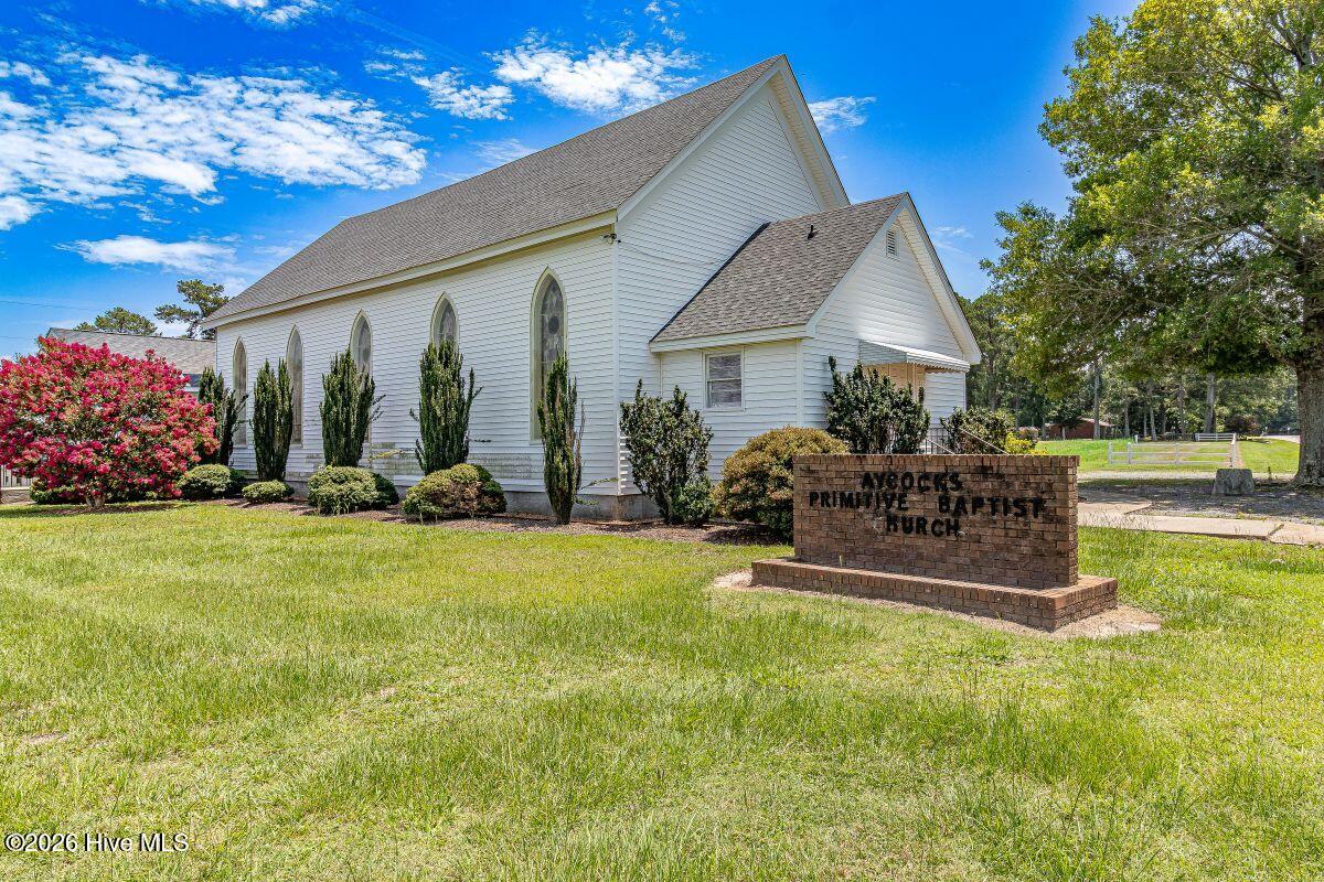 1764 Black Creek Road E Property Photo 2