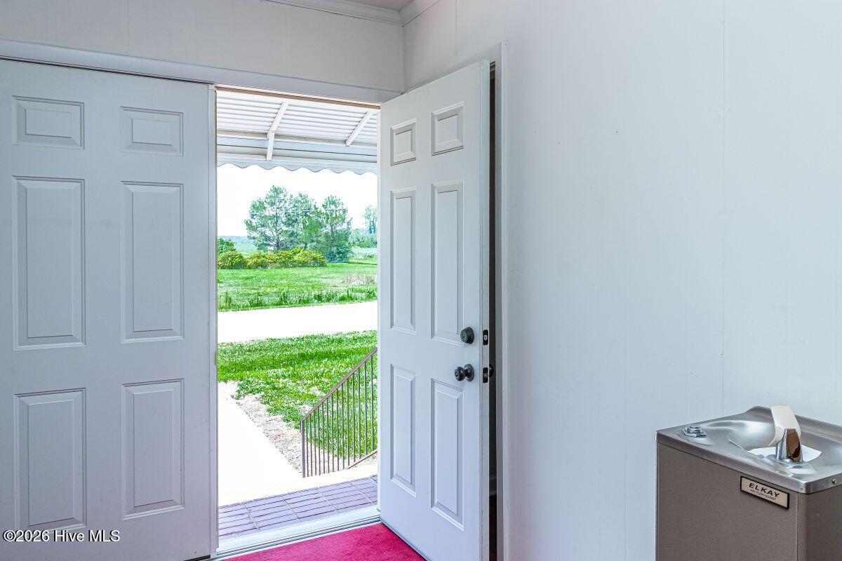 1764 Black Creek Road E Property Photo 6