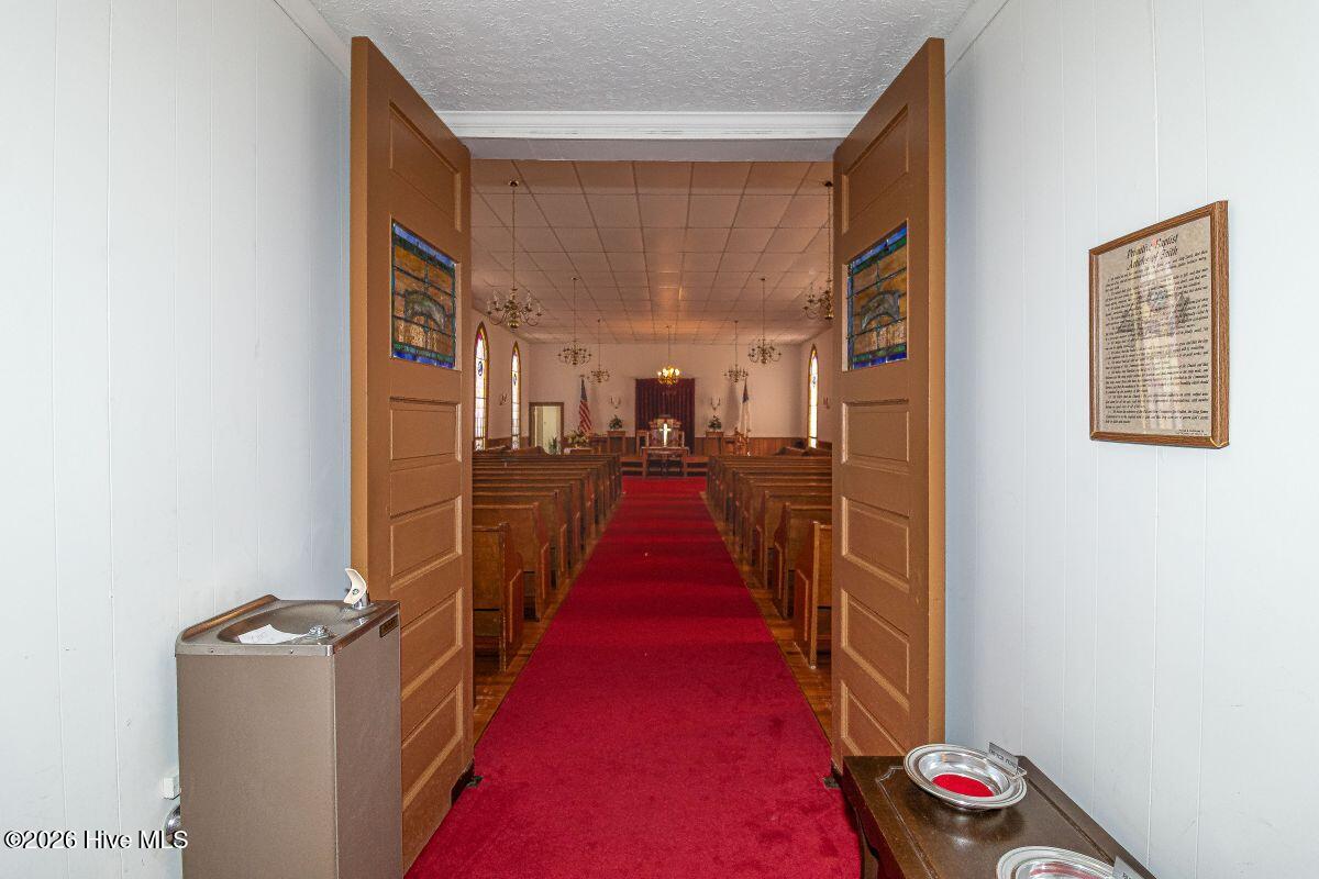 1764 Black Creek Road E Property Photo 7