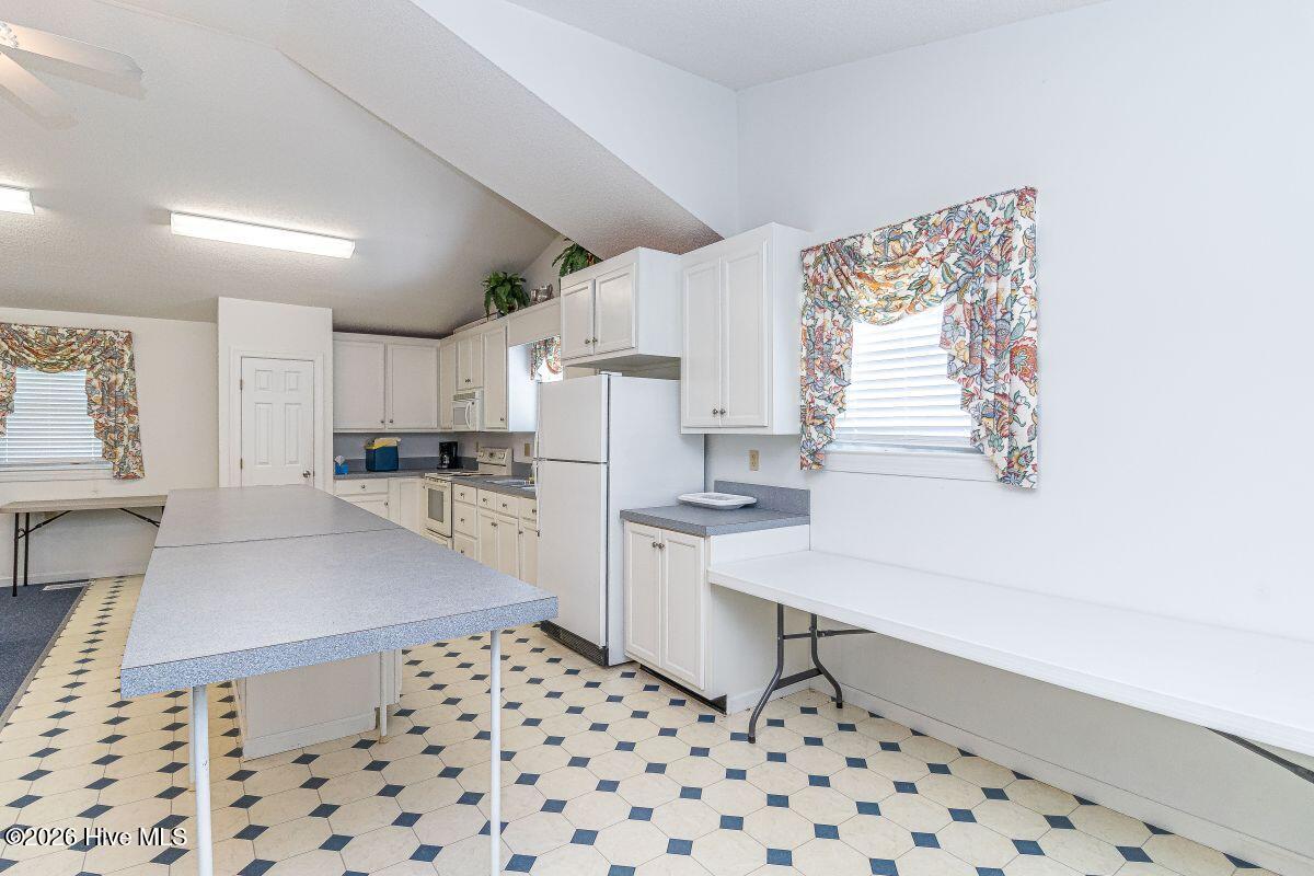 1764 Black Creek Road E Property Photo 23