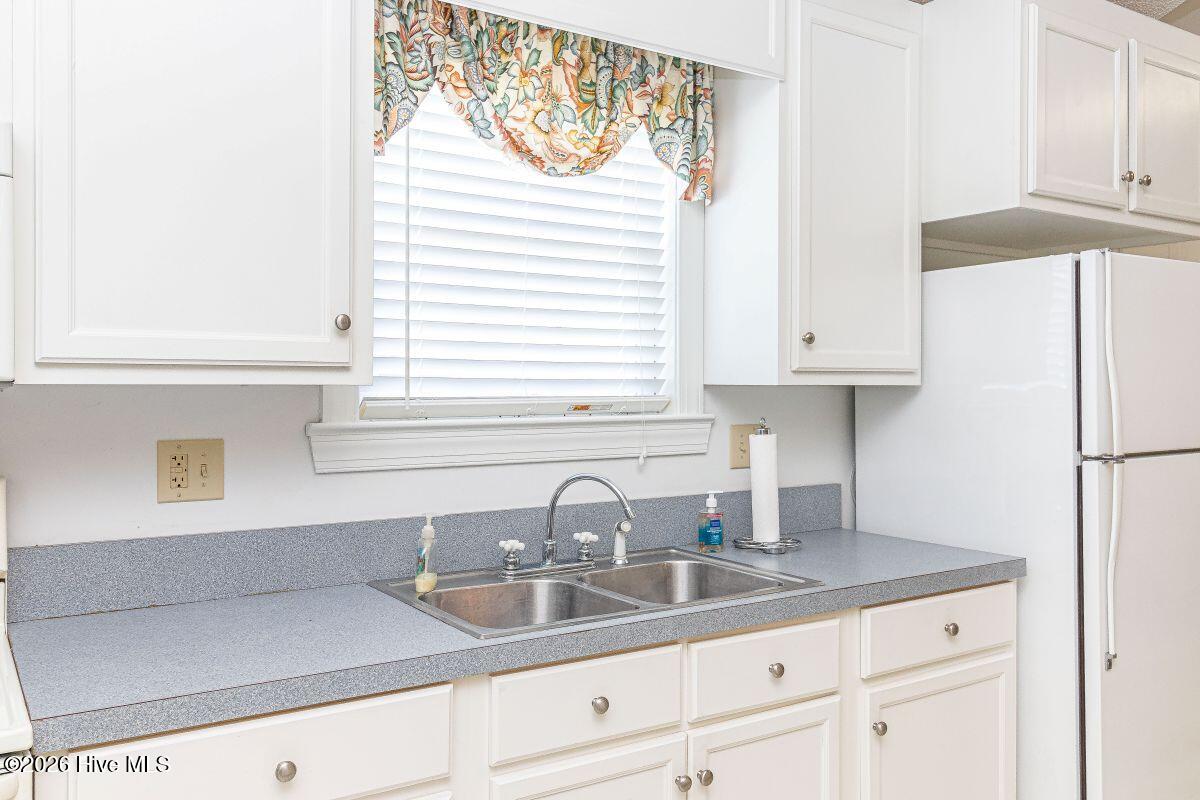 1764 Black Creek Road E Property Photo 24