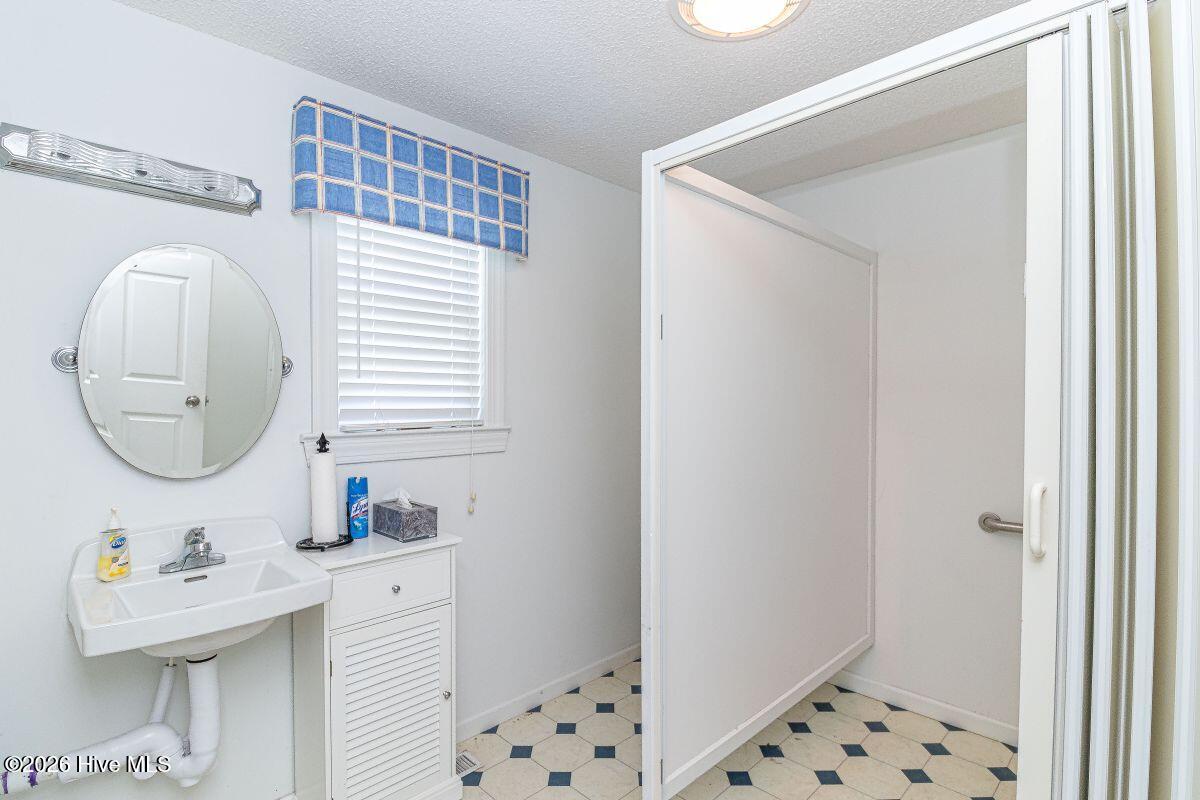 1764 Black Creek Road E Property Photo 27