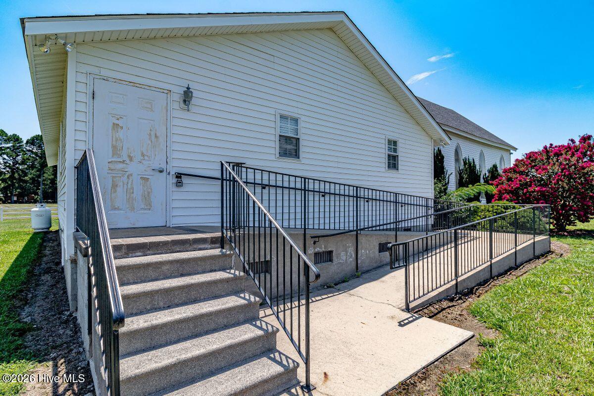 1764 Black Creek Road E Property Photo 36