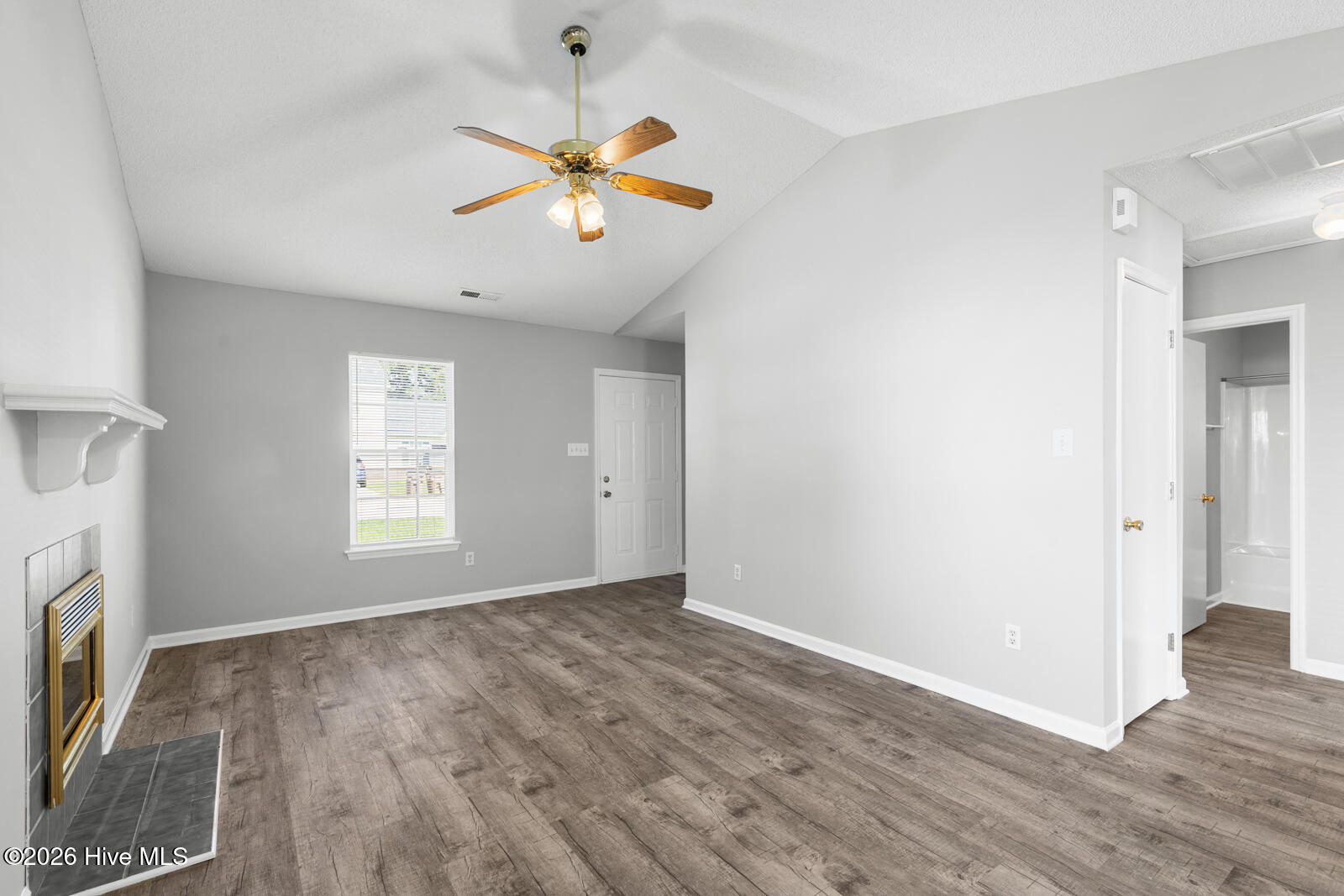 988 W Pueblo Drive Property Photo 3