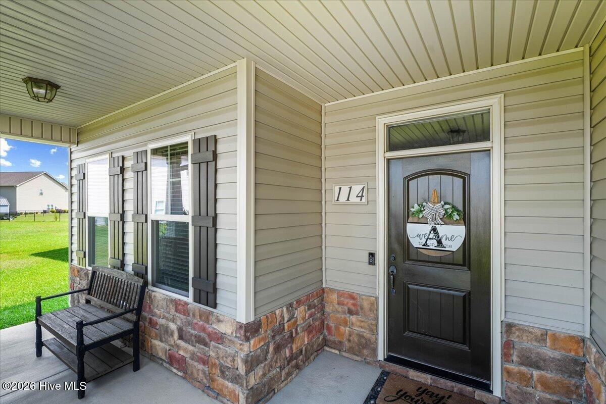 114 Castaway Court Property Photo 6