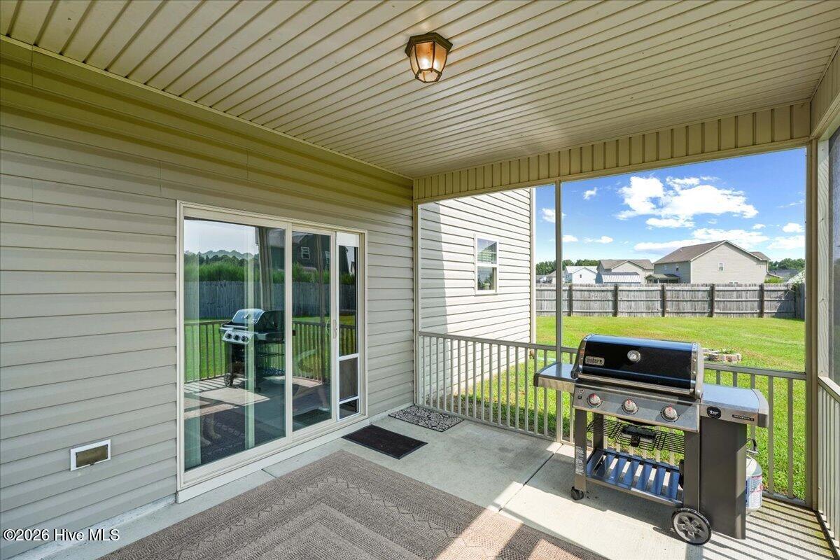 114 Castaway Court Property Photo 8