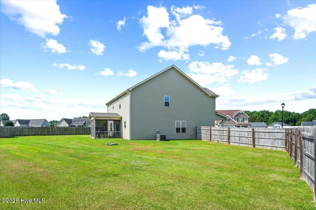 114 Castaway Court Property Photo 13