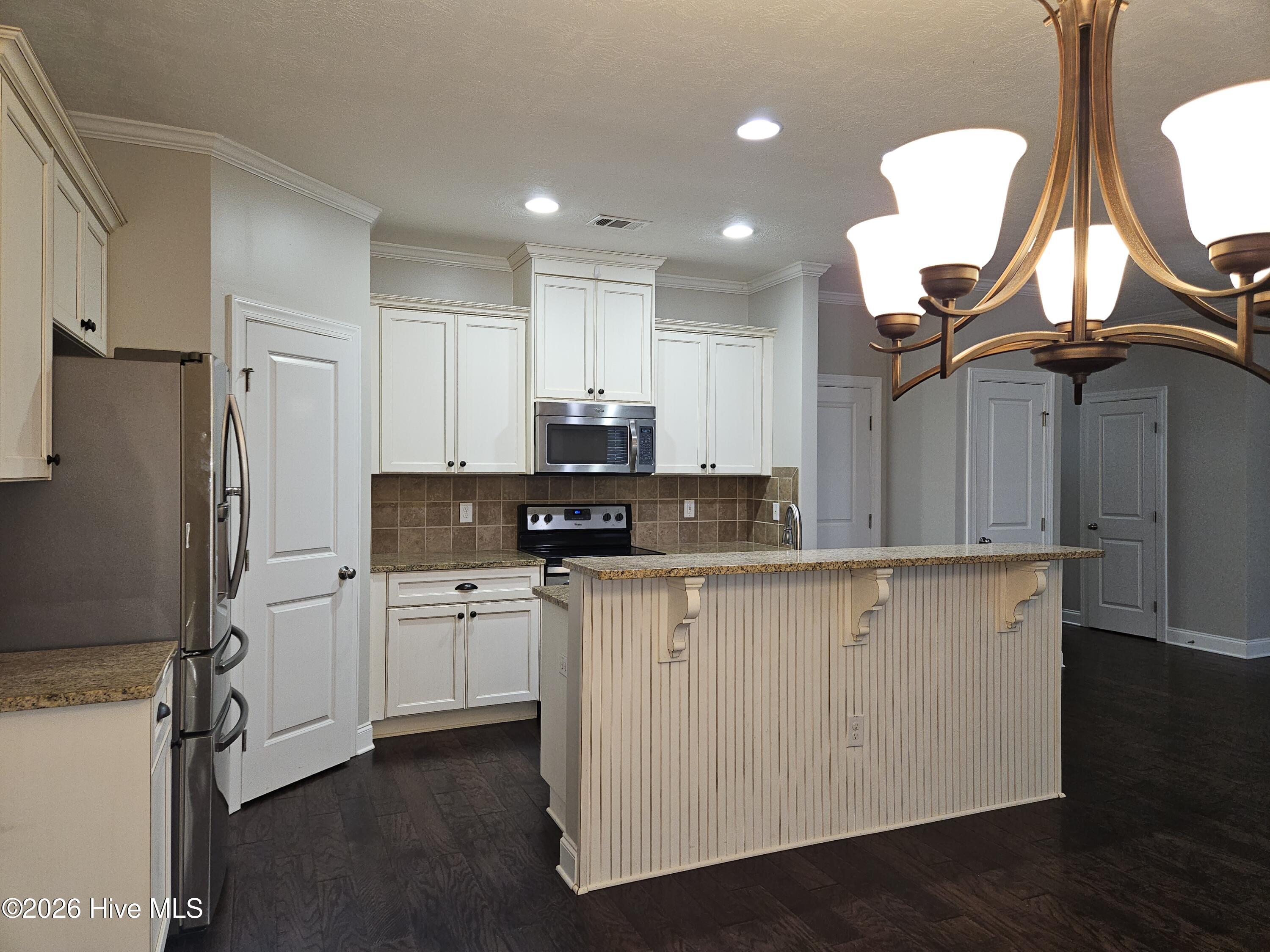 905 Glenhaven Drive Property Photo 2
