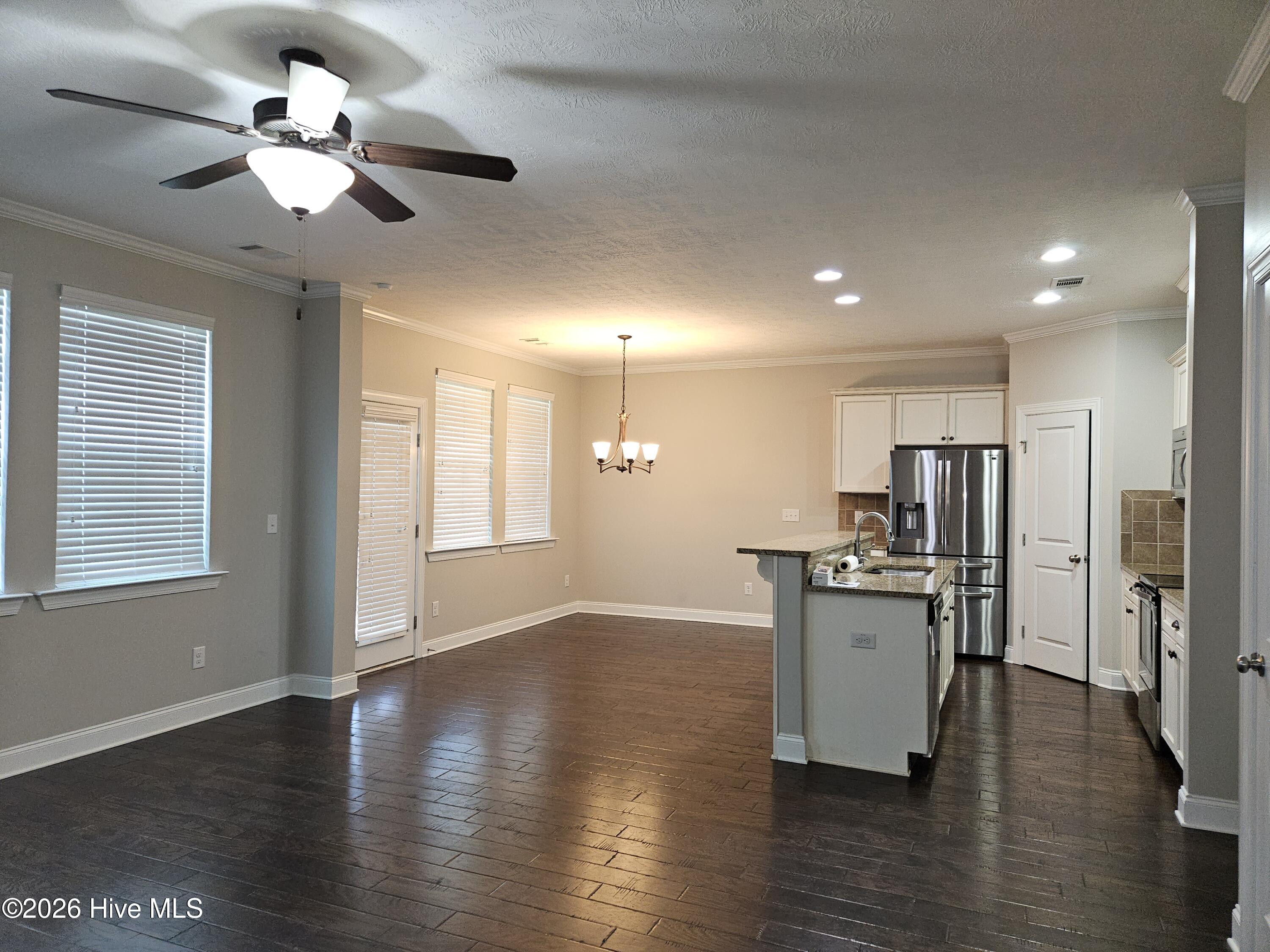 905 Glenhaven Drive Property Photo 3