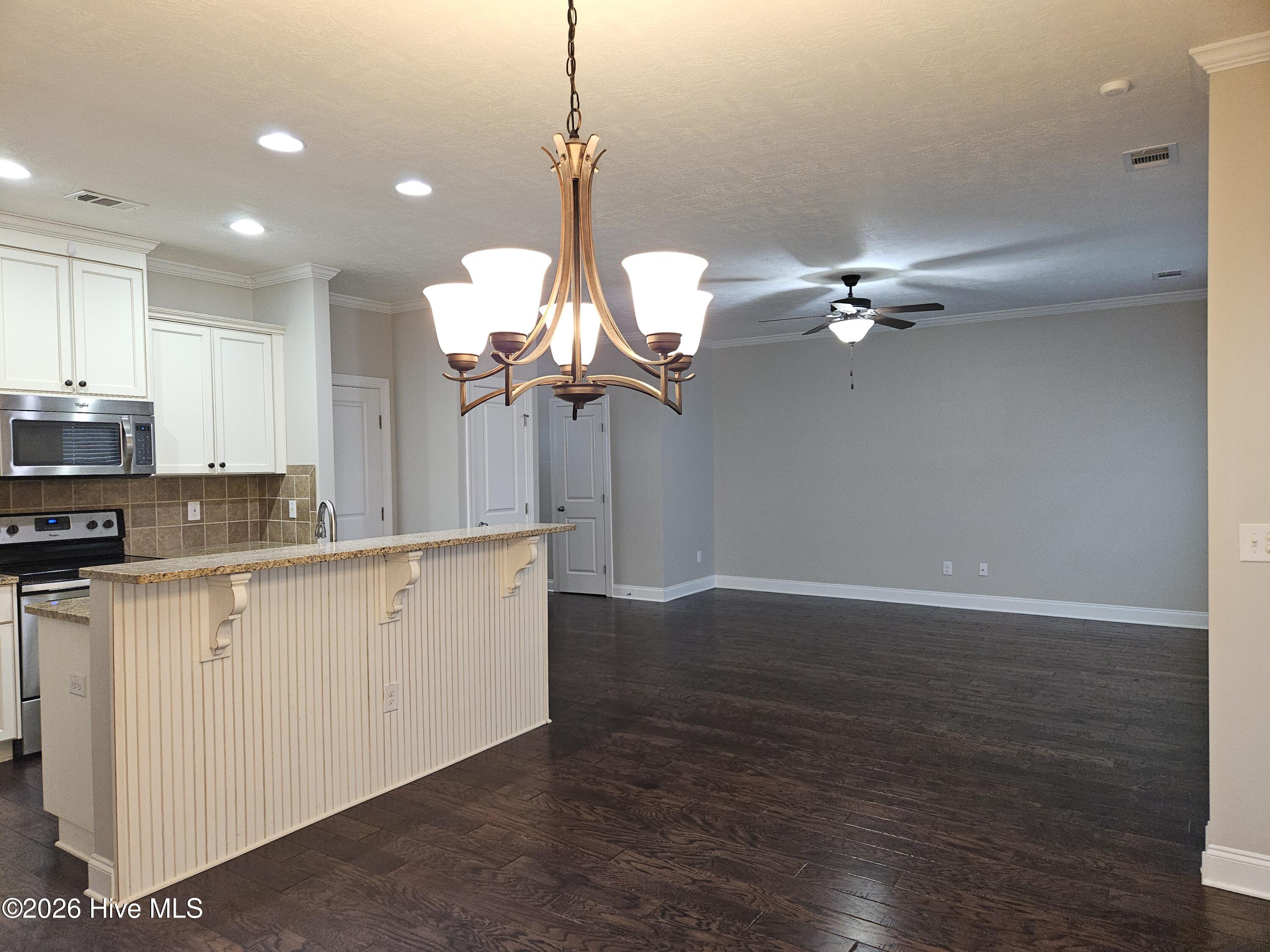 905 Glenhaven Drive Property Photo 4