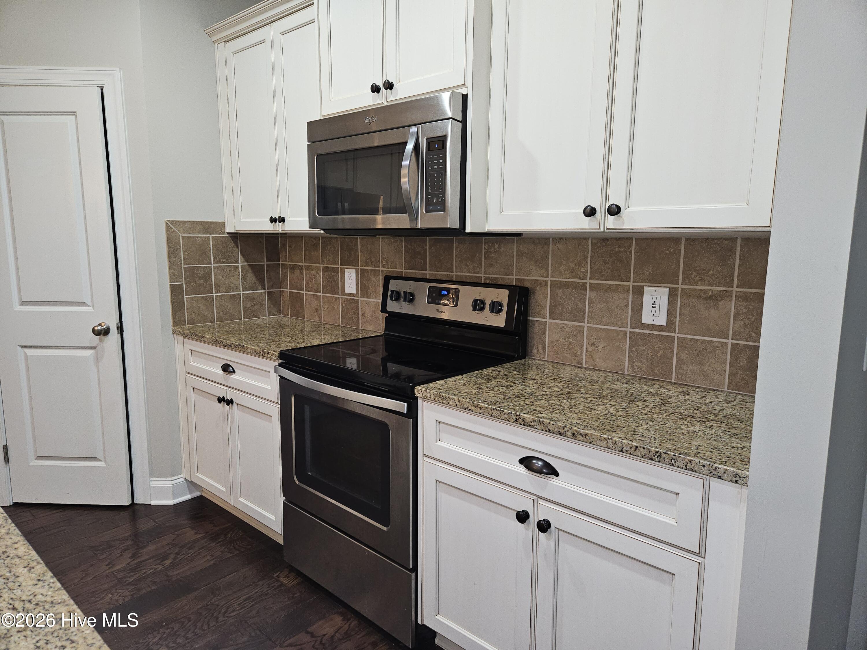 905 Glenhaven Drive Property Photo 5