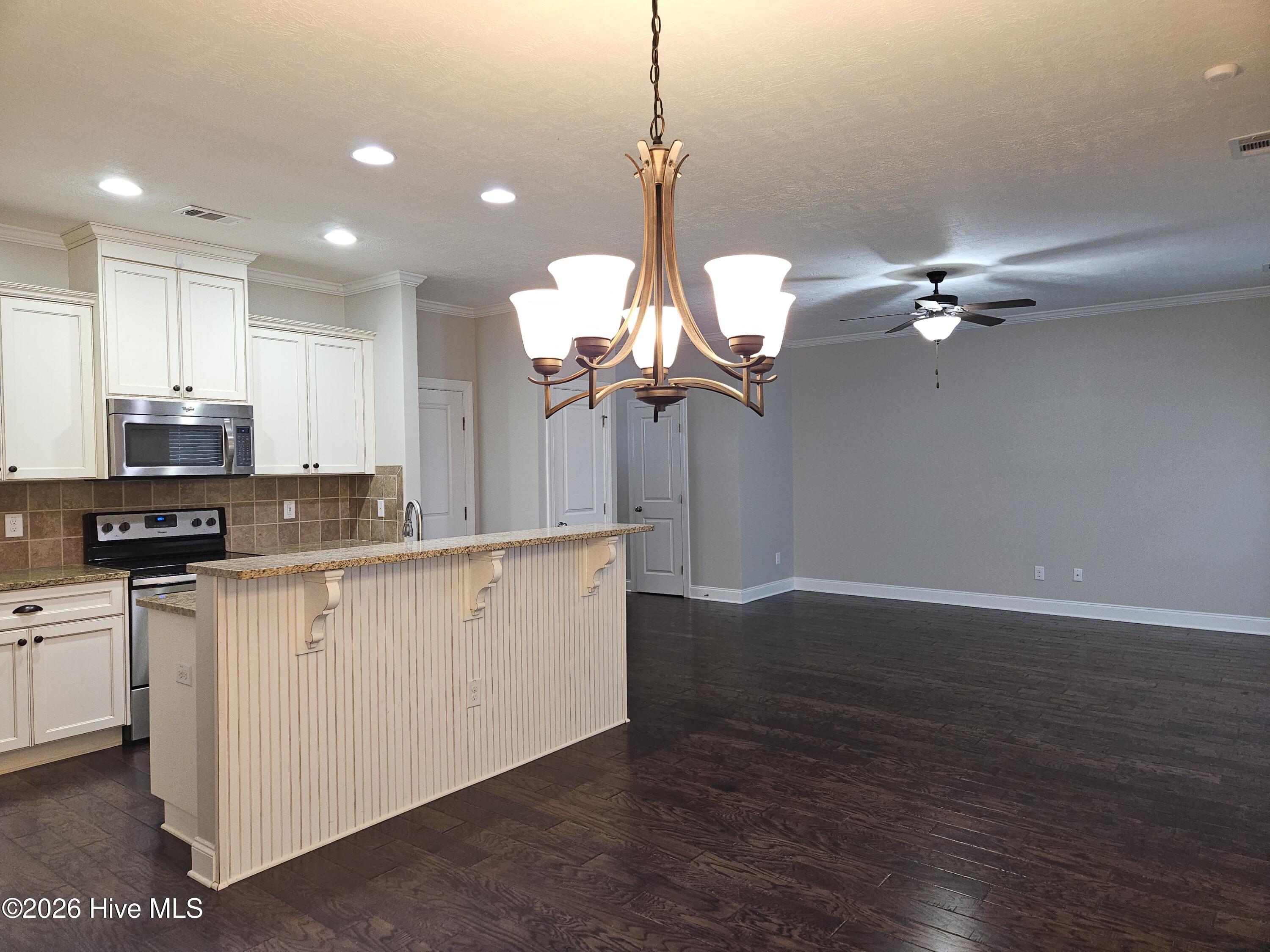 905 Glenhaven Drive Property Photo 6