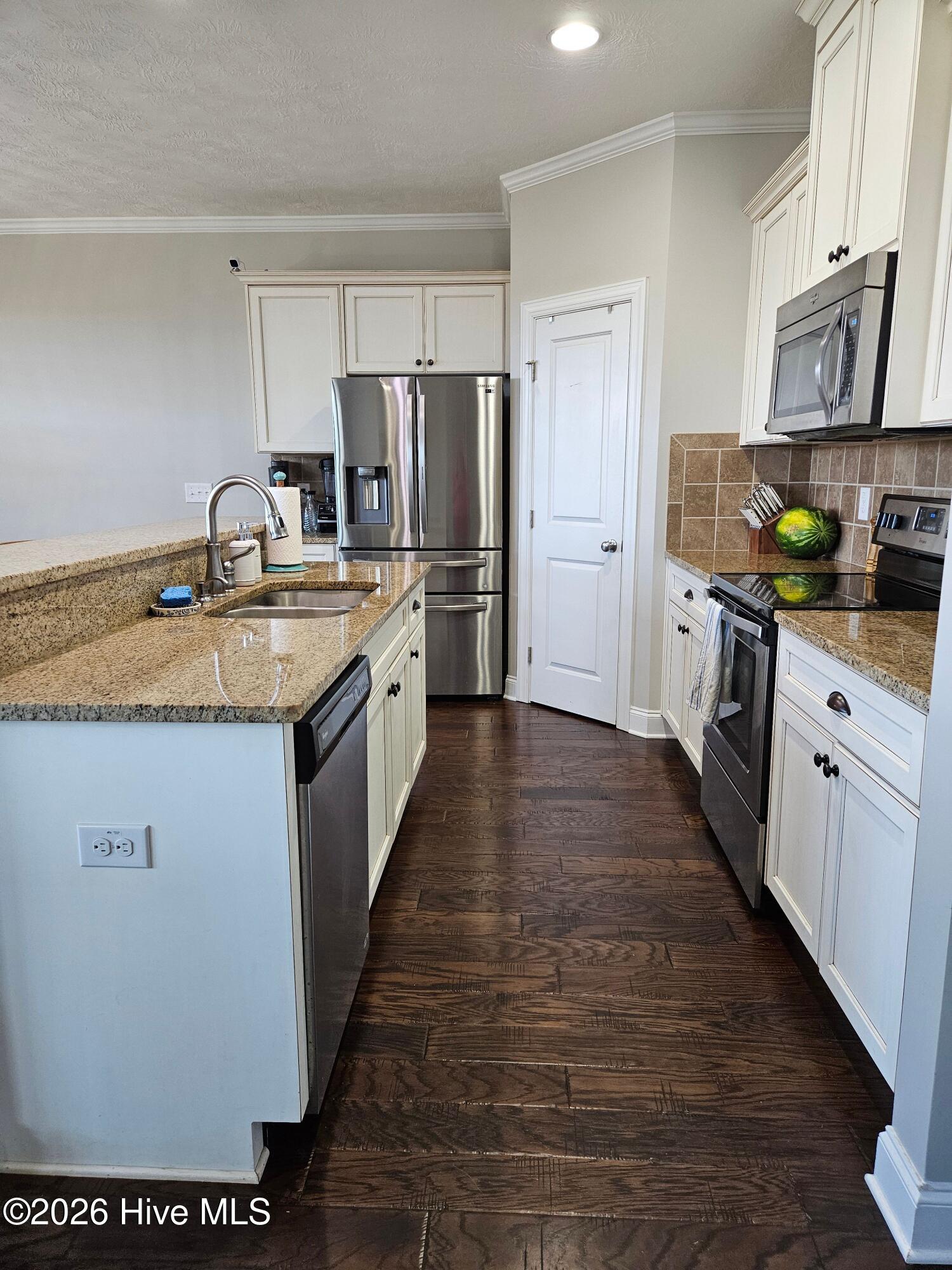 905 Glenhaven Drive Property Photo 8