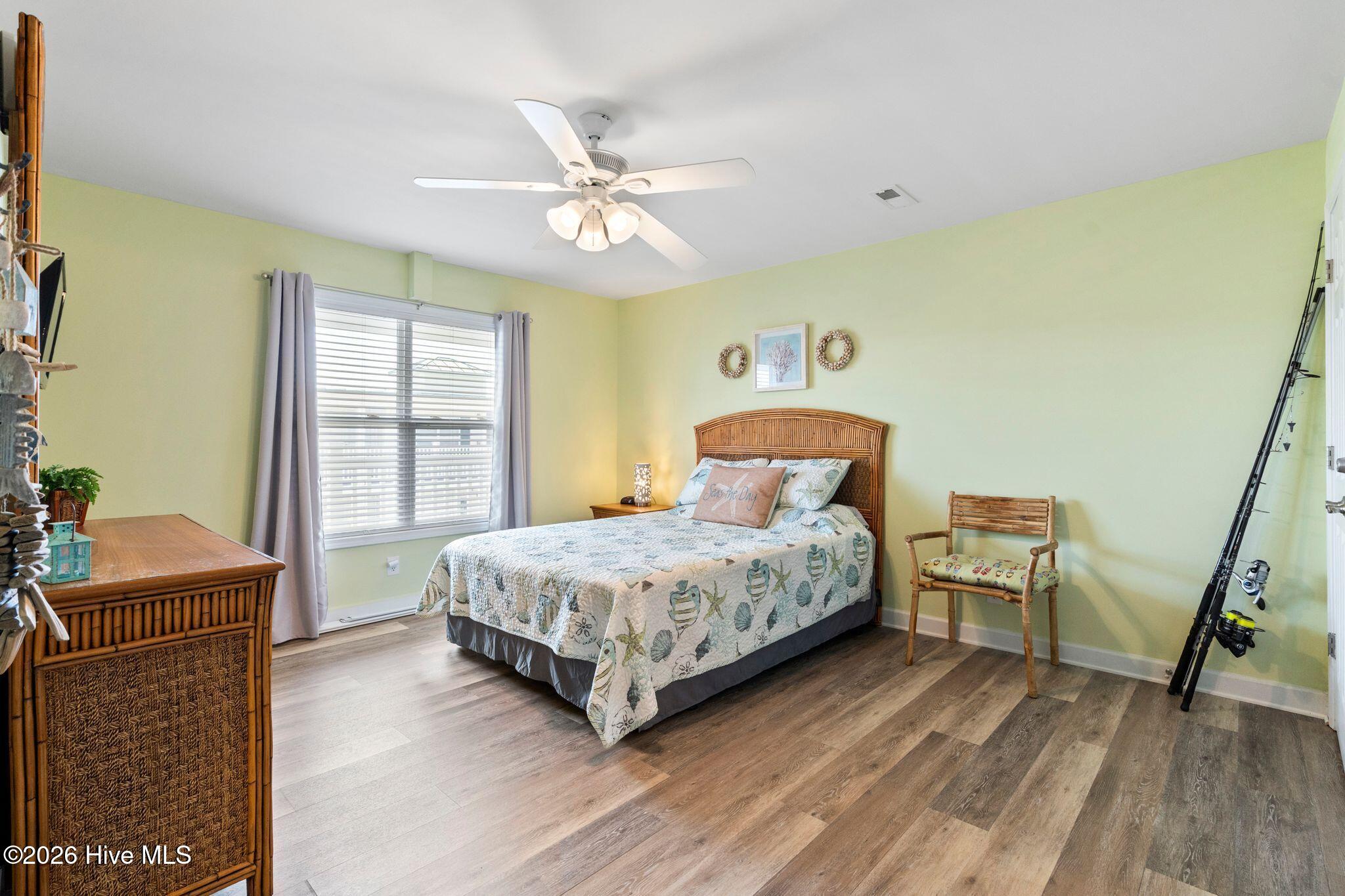 1207 E Oak Island Drive Property Photo 8
