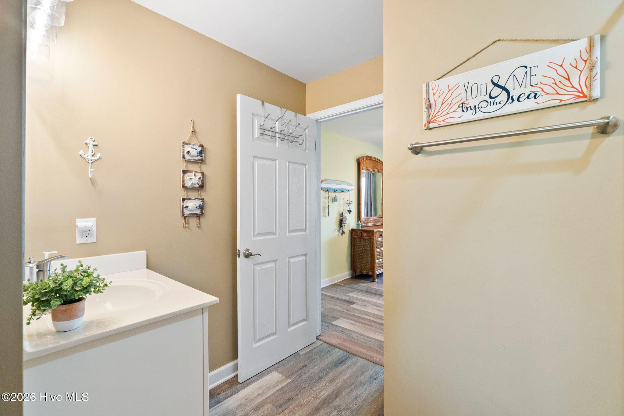 1207 E Oak Island Drive Property Photo 10