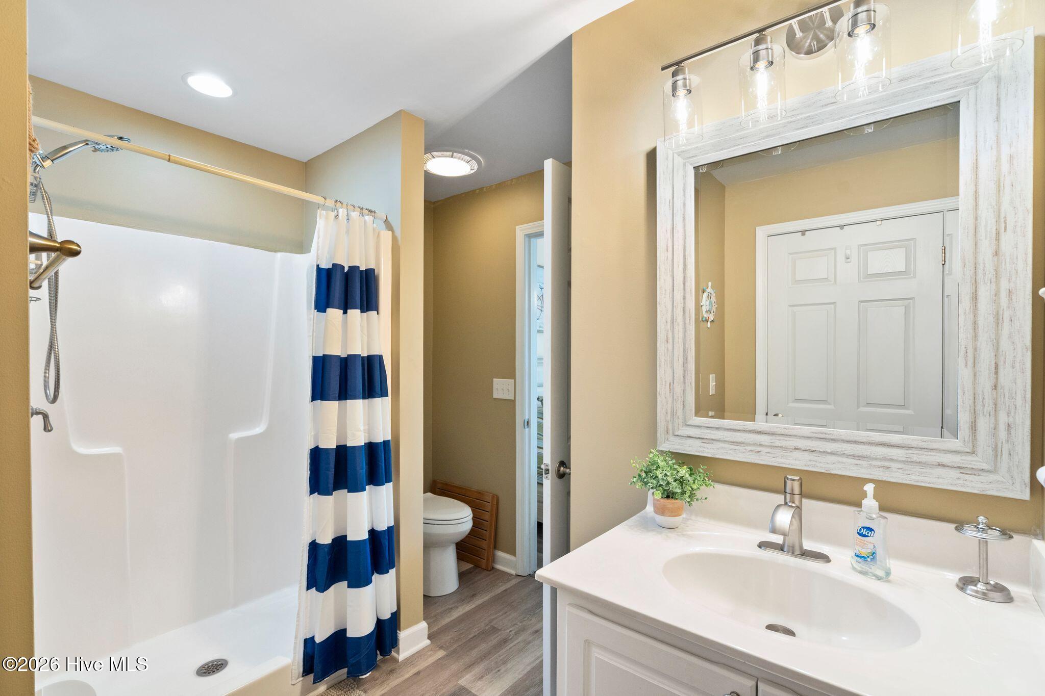 1207 E Oak Island Drive Property Photo 16