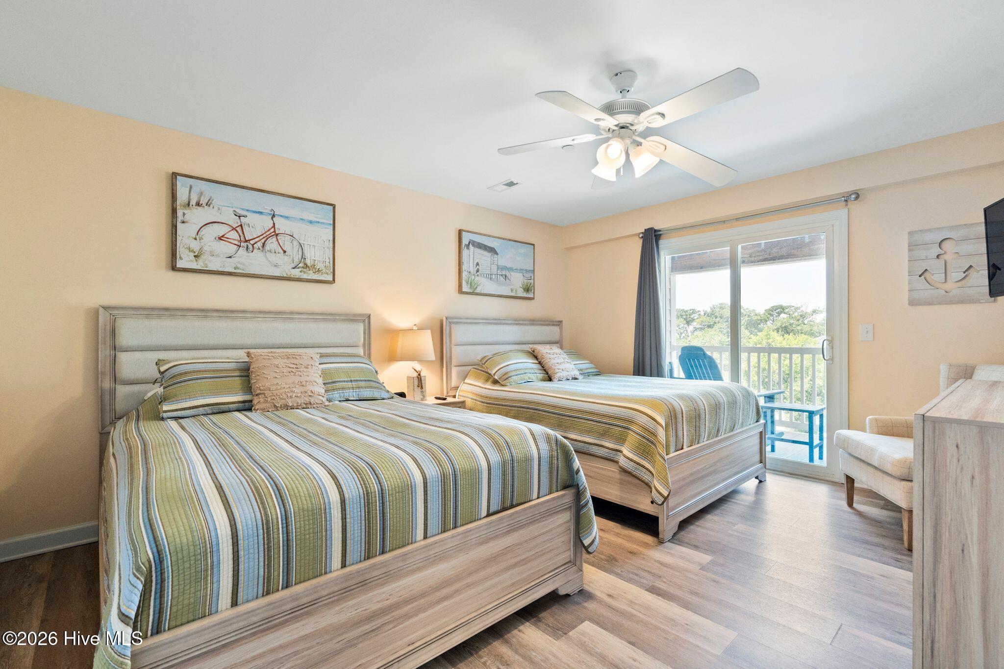 1207 E Oak Island Drive Property Photo 18