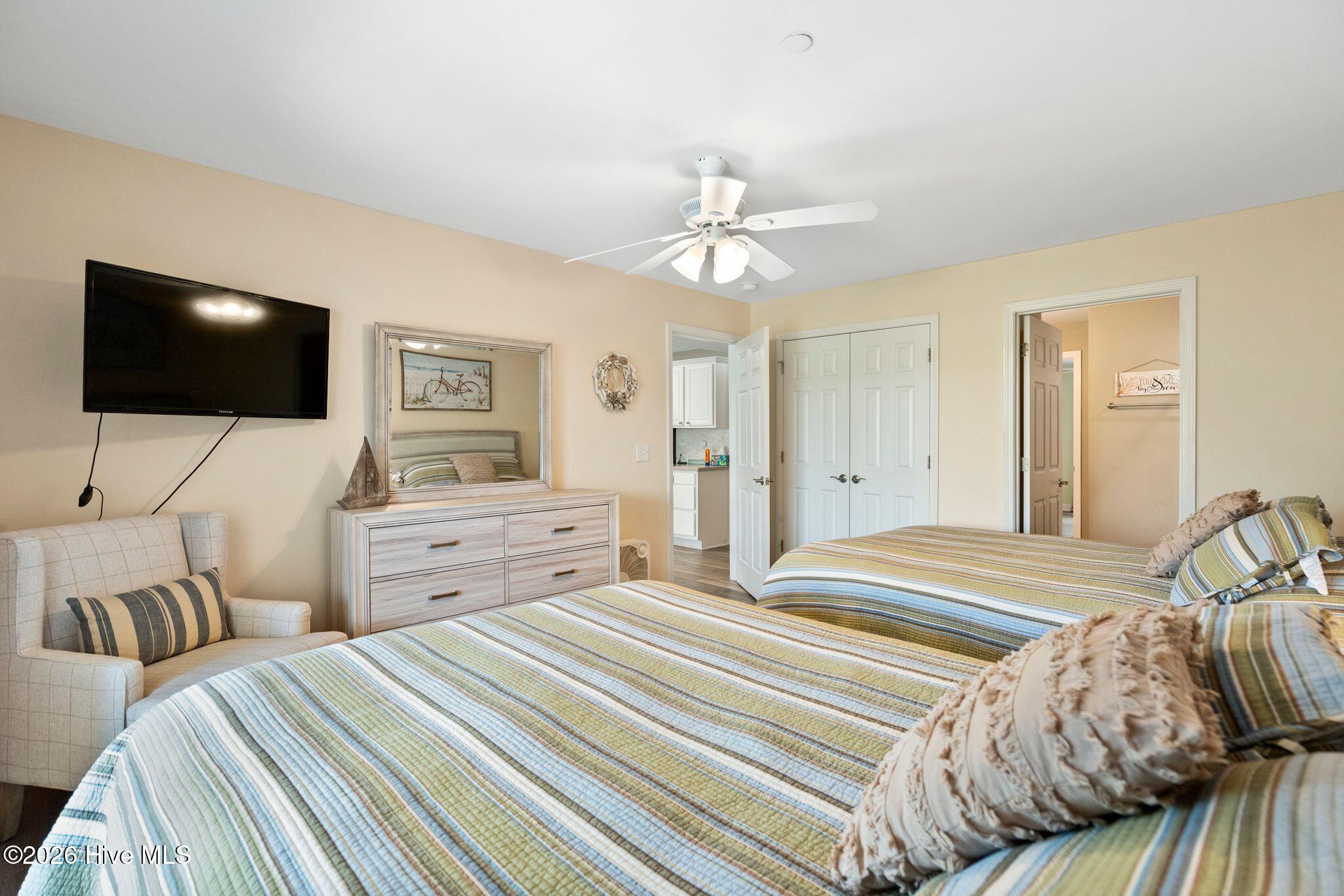 1207 E Oak Island Drive Property Photo 20