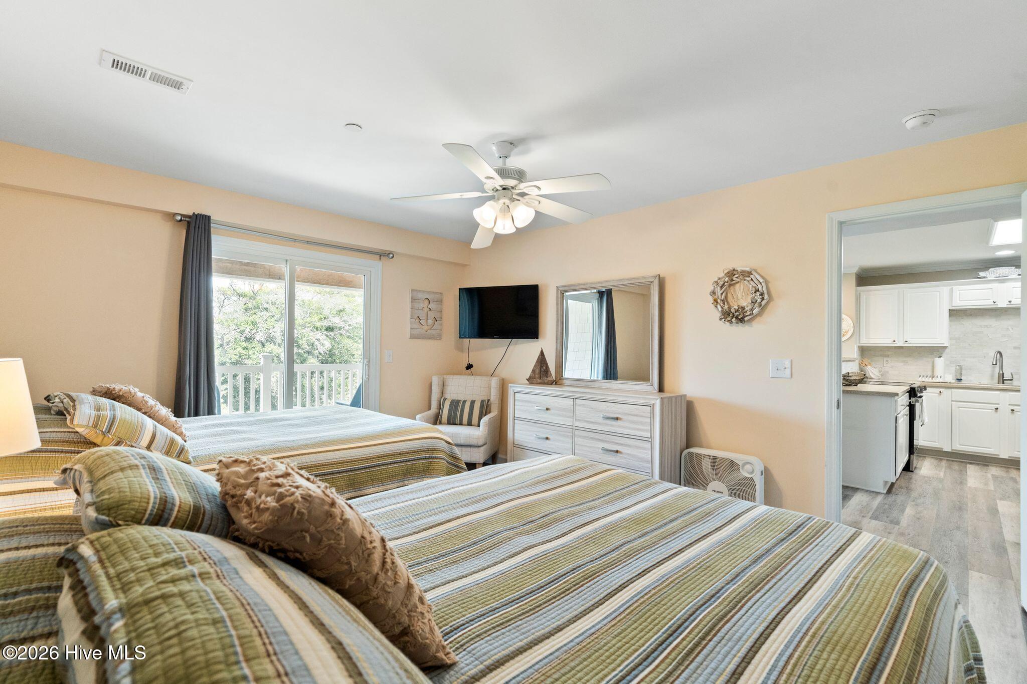 1207 E Oak Island Drive Property Photo 22