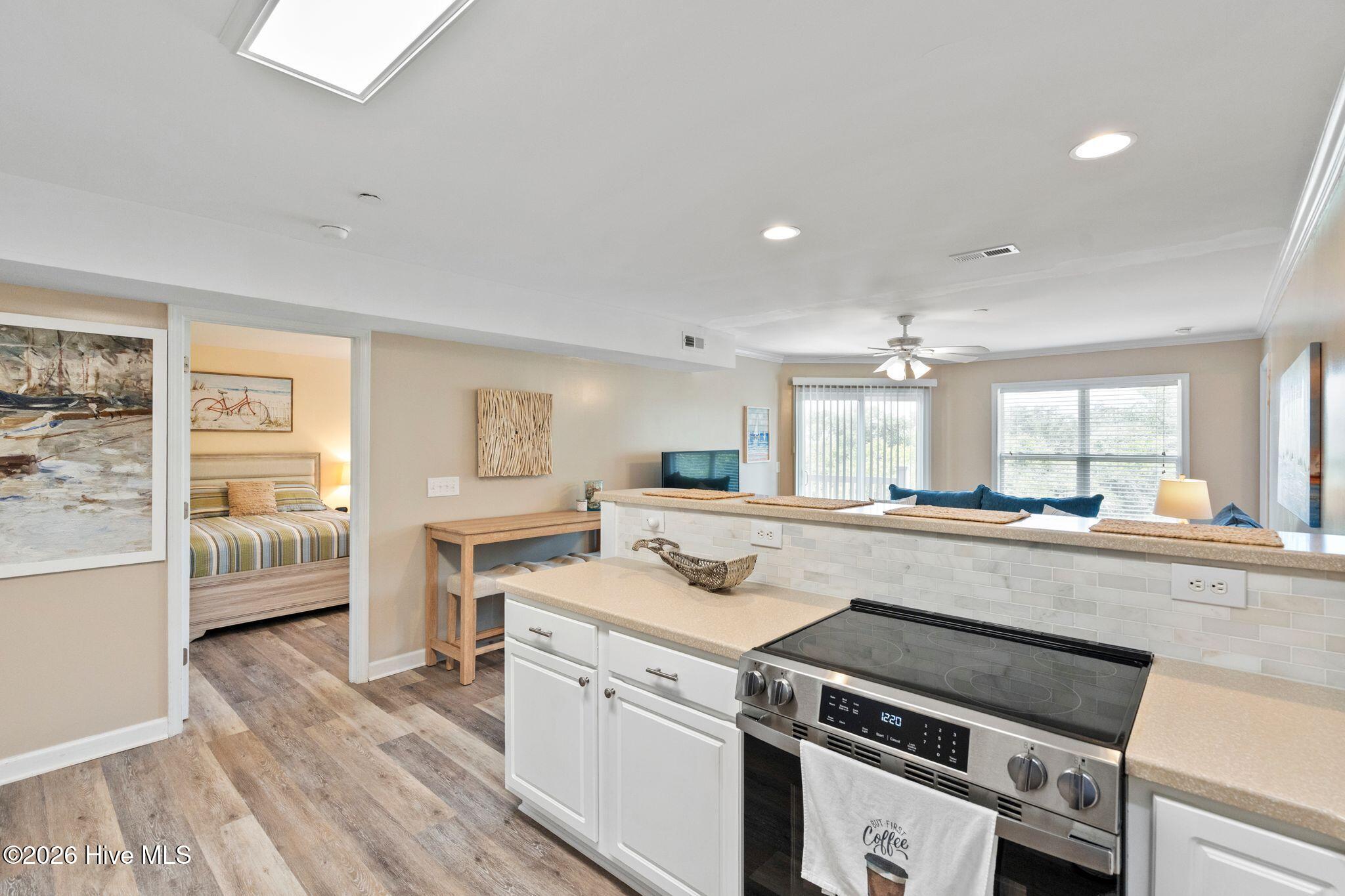 1207 E Oak Island Drive Property Photo 30
