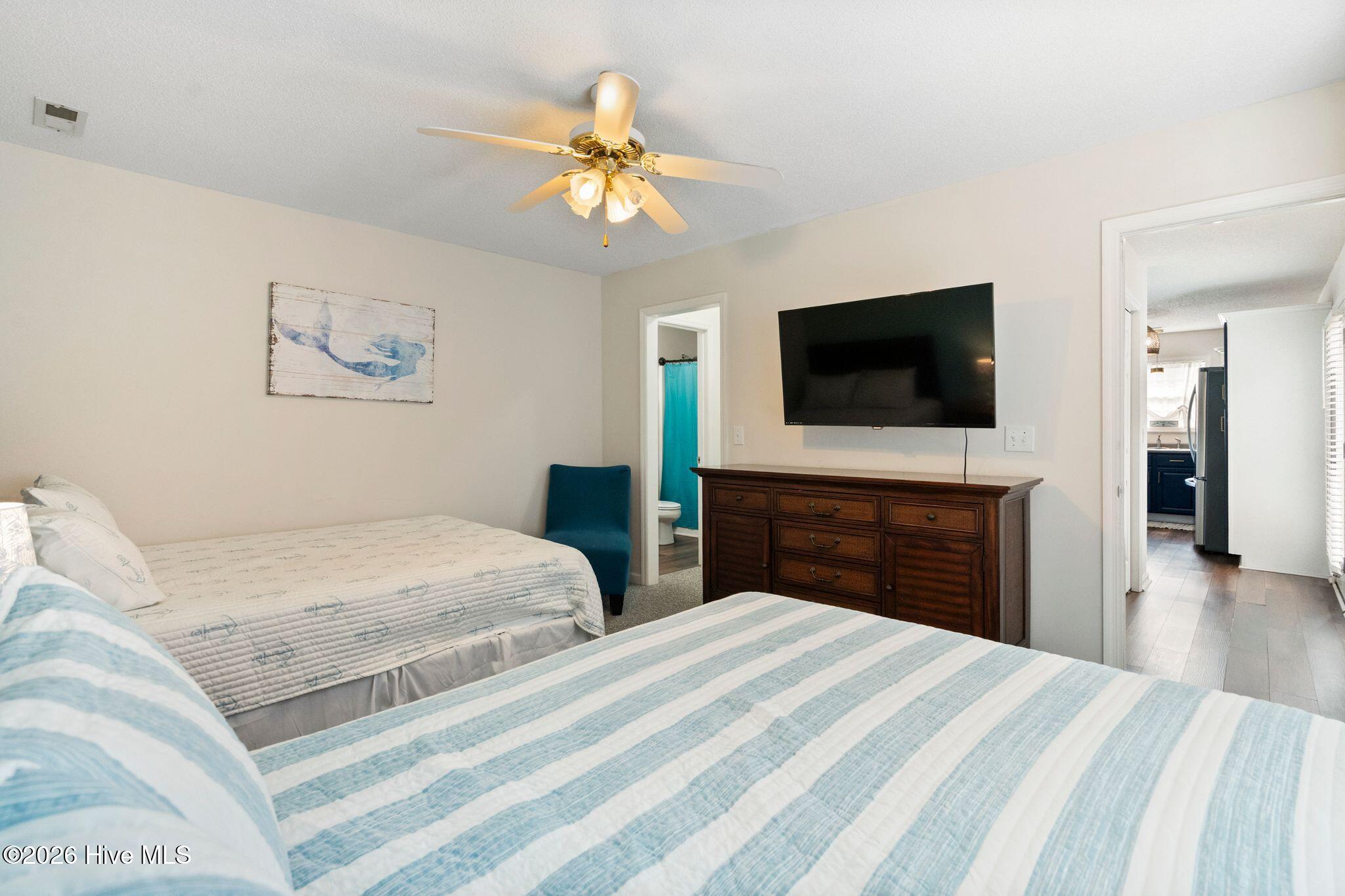 1207 E Oak Island Drive Property Photo 31