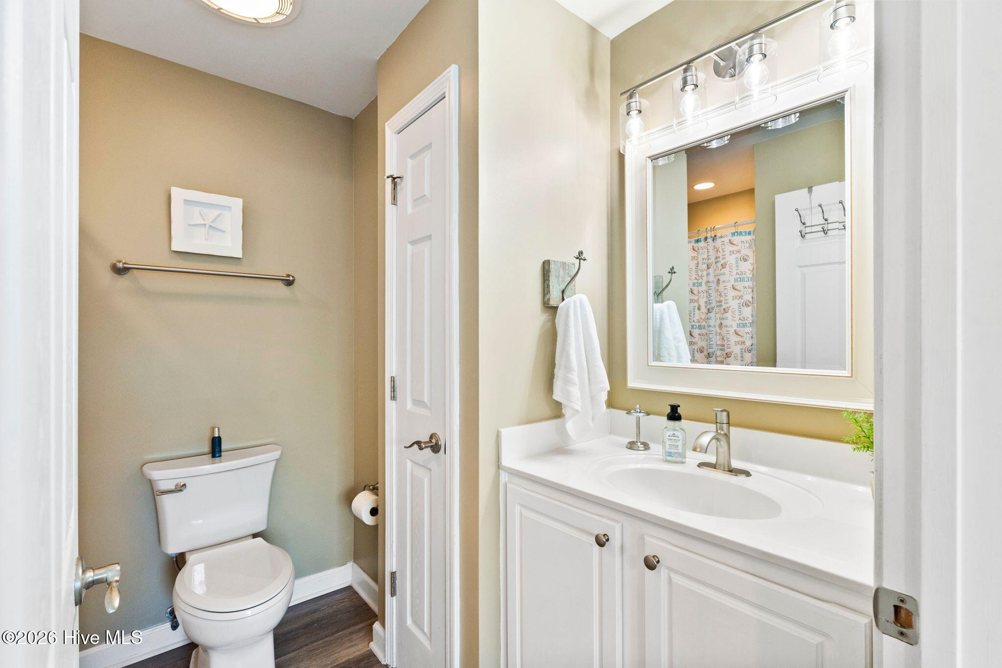 1207 E Oak Island Drive Property Photo 52