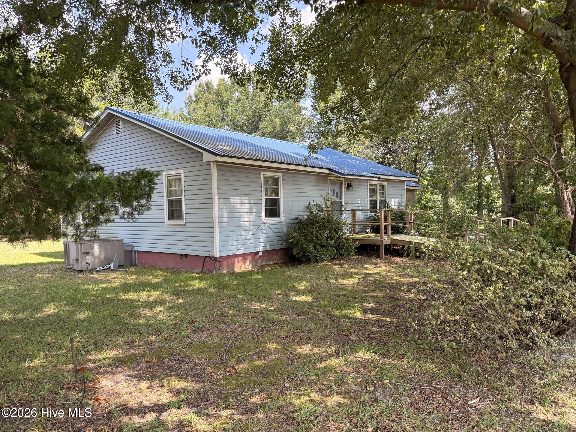 685 Snake Road Property Photo 9