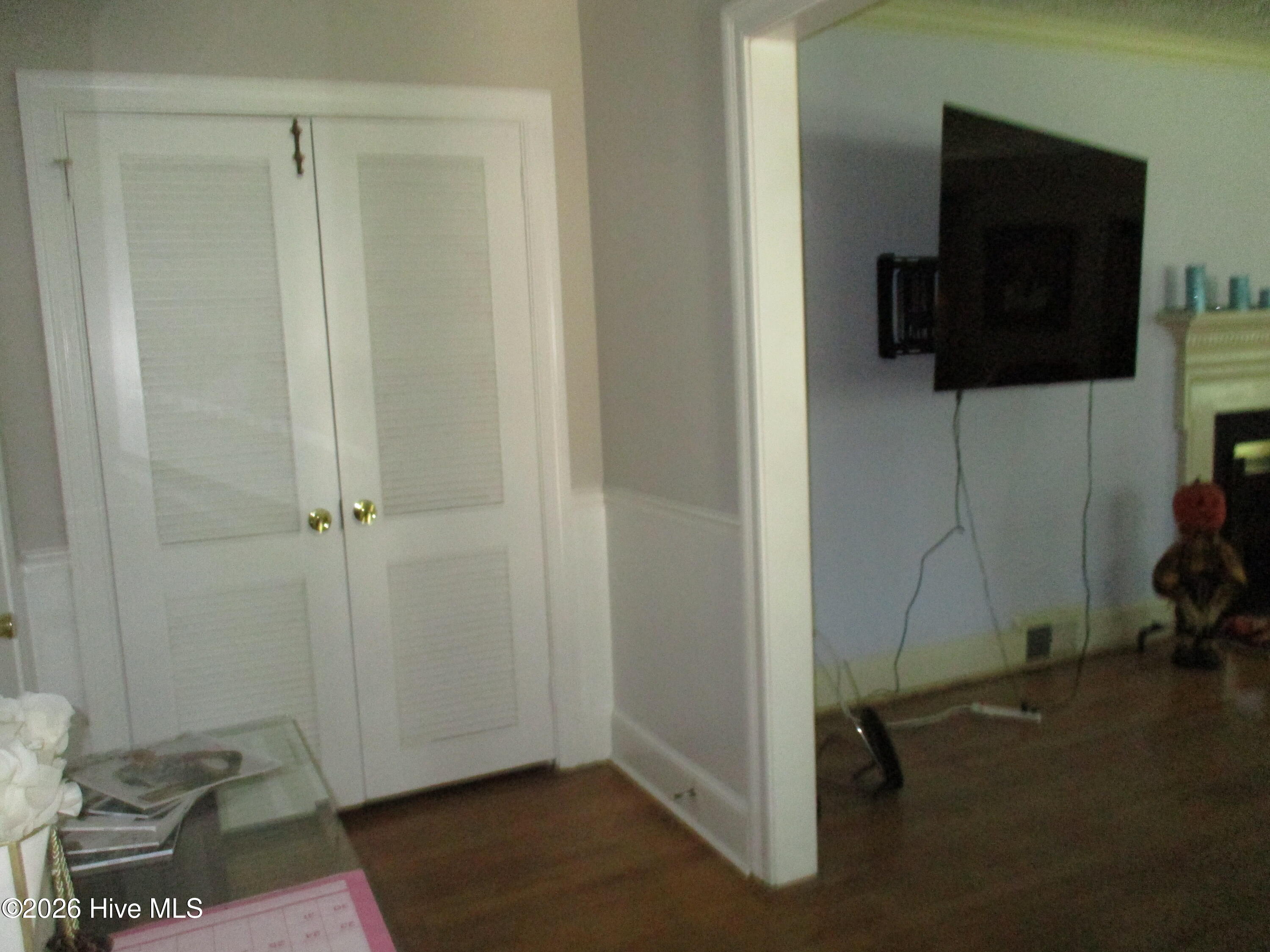 2201 Woodview Road Property Photo 3