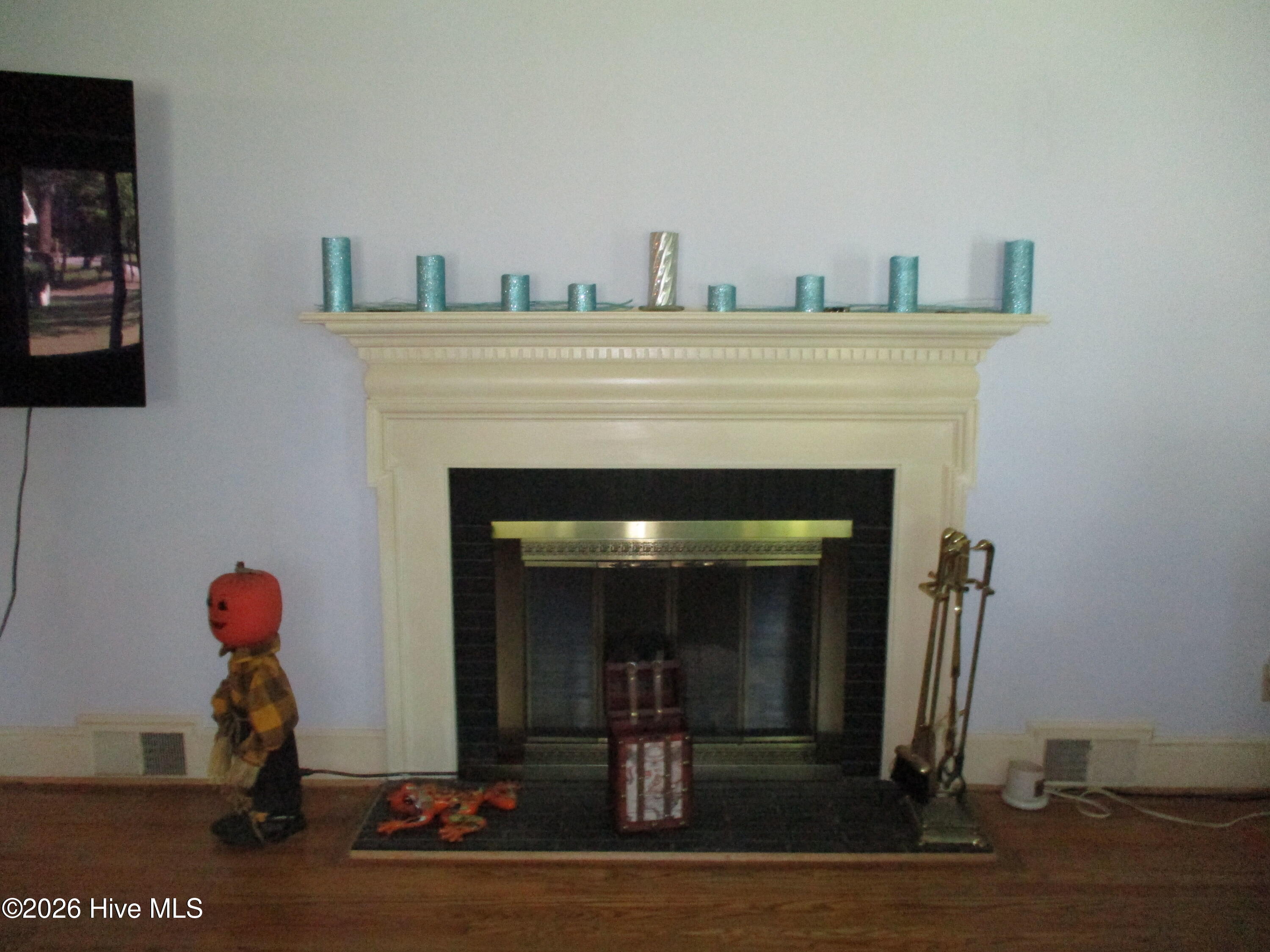 2201 Woodview Road Property Photo 4